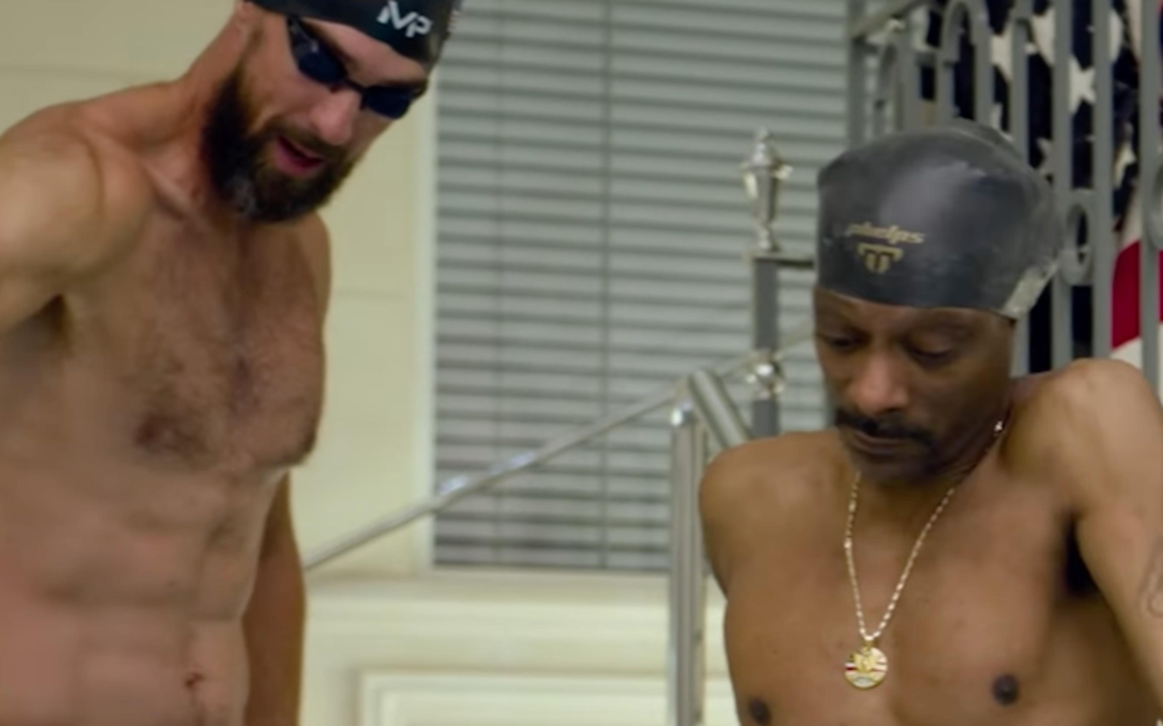 Snoop Dogg recebe aula de natação de Michael Phelps em Paris; veja