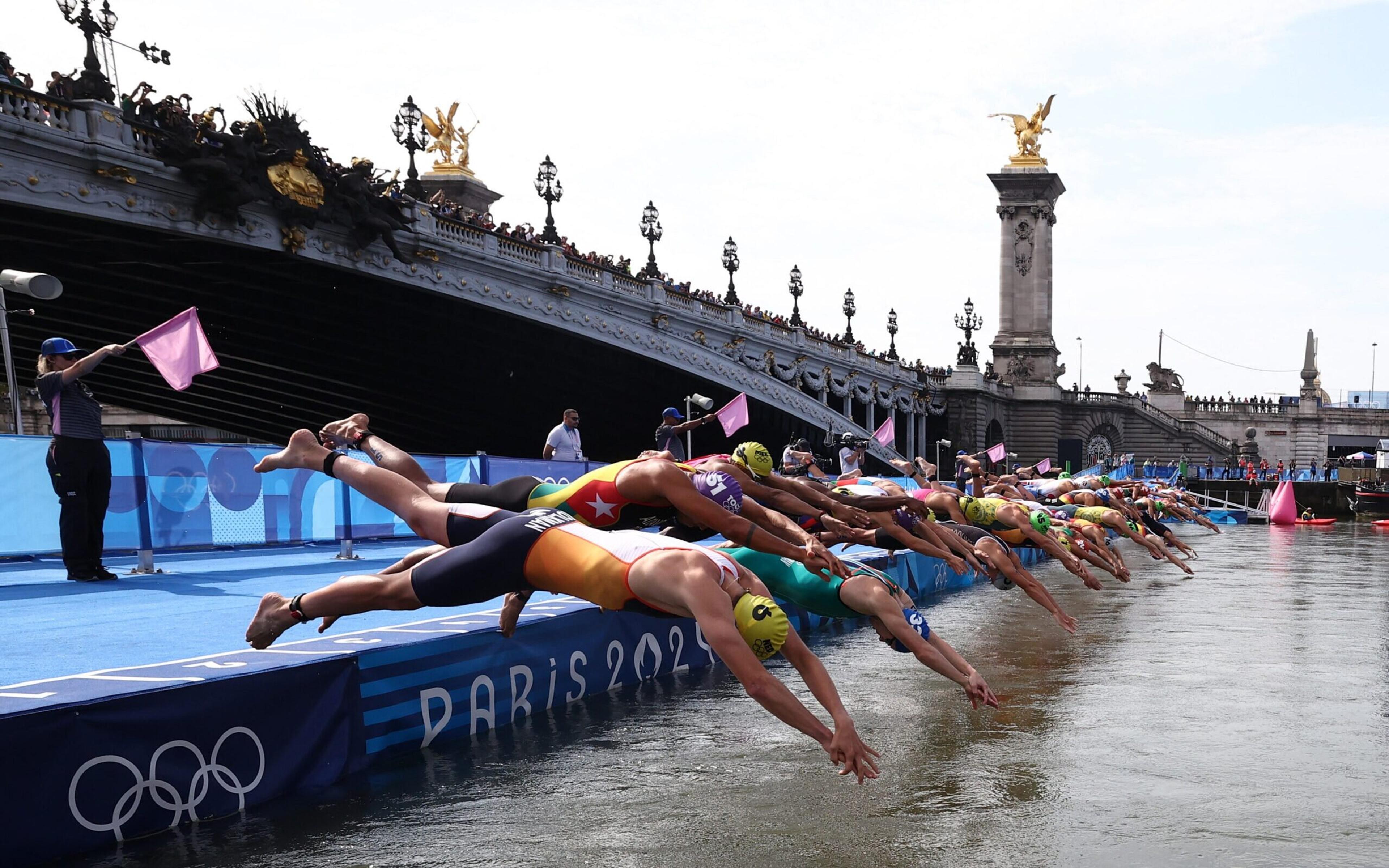 Atleta é internada após nadar no Sena, e Bélgica desiste do triatlo misto em Paris