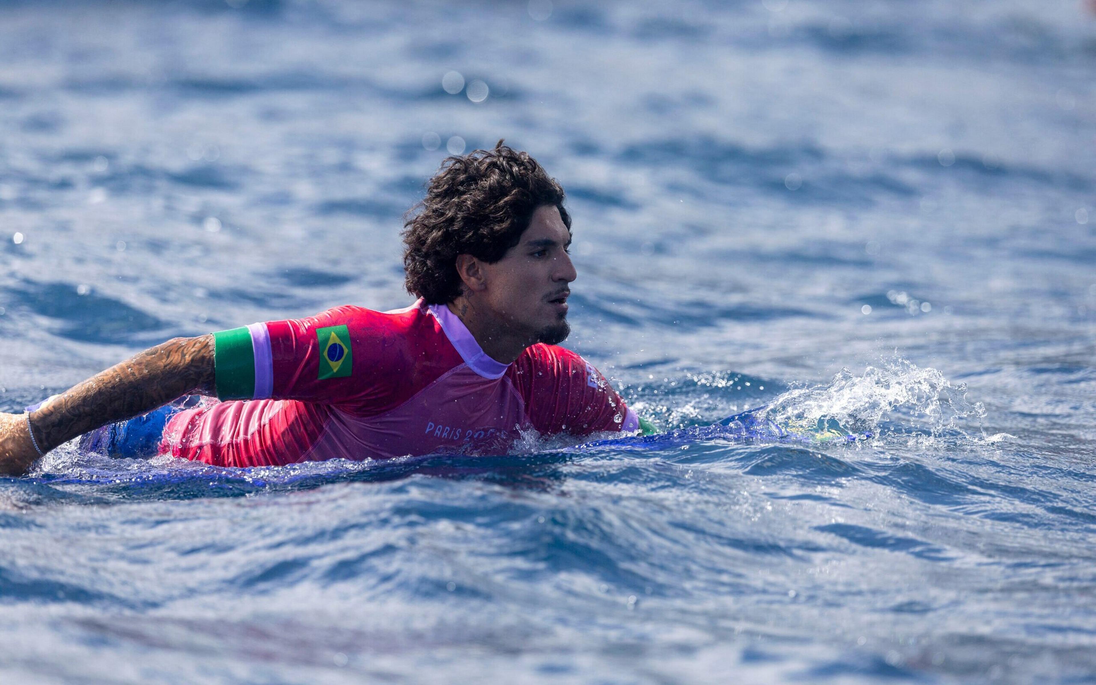 Olimpíadas: Gabriel Medina elimina João Chianca e avança para as semifinais do surfe