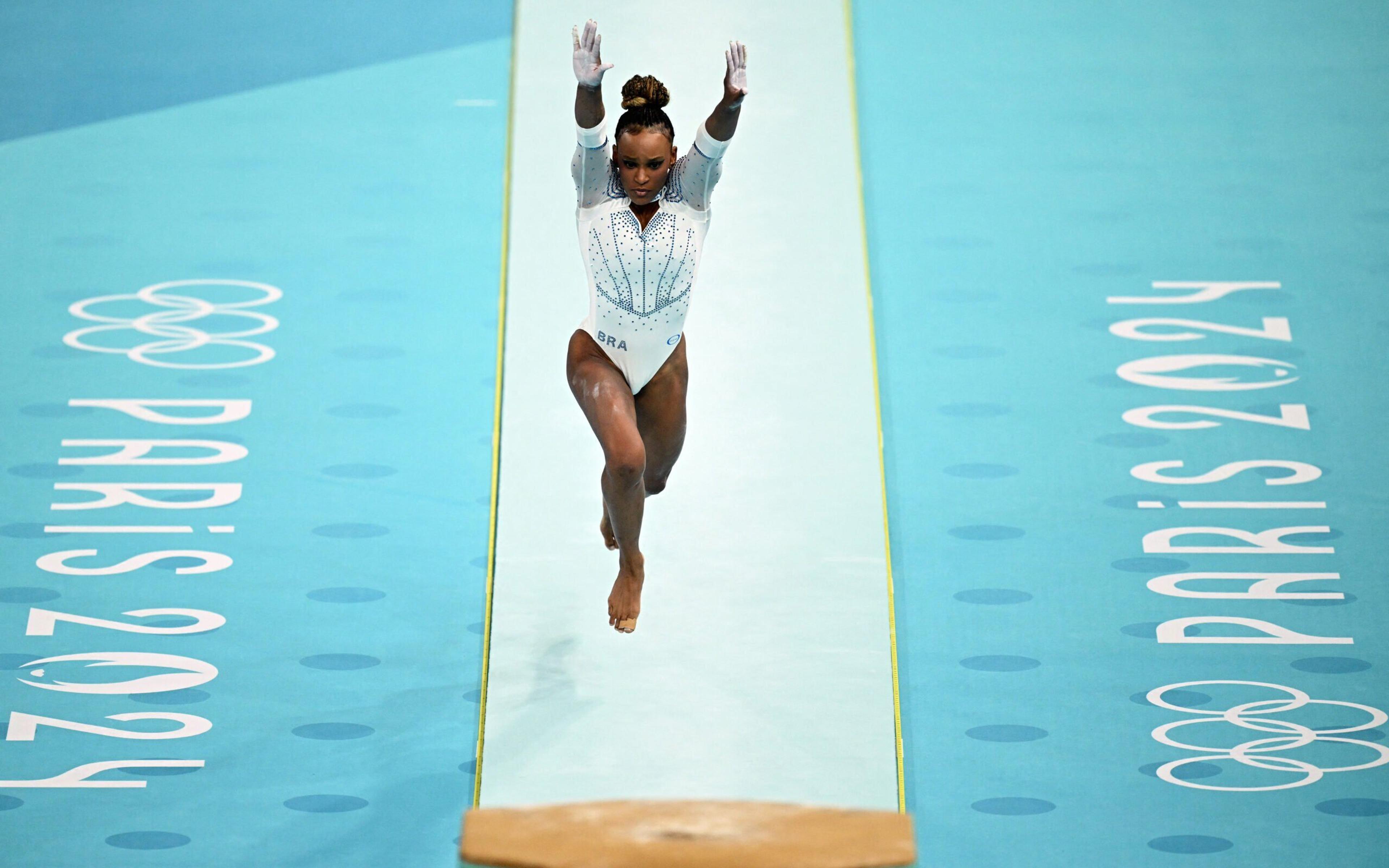 Rebeca Andrade brilha e fatura mais uma medalha nas Olimpíadas; Simone Biles também vai ao pódio