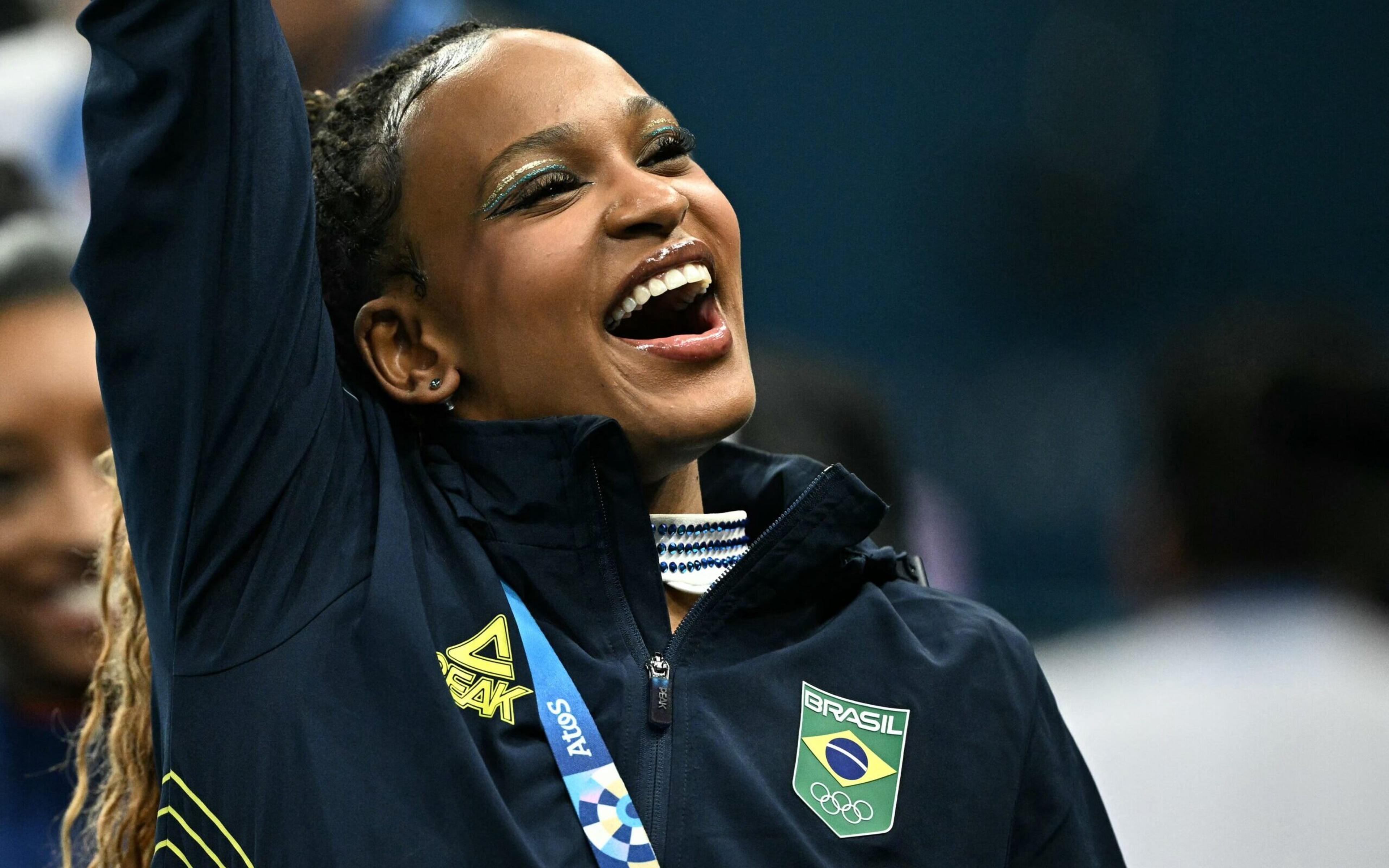 Olimpíadas: Rebeca Andrade explica por que não fez salto inédito na final contra Simone Biles