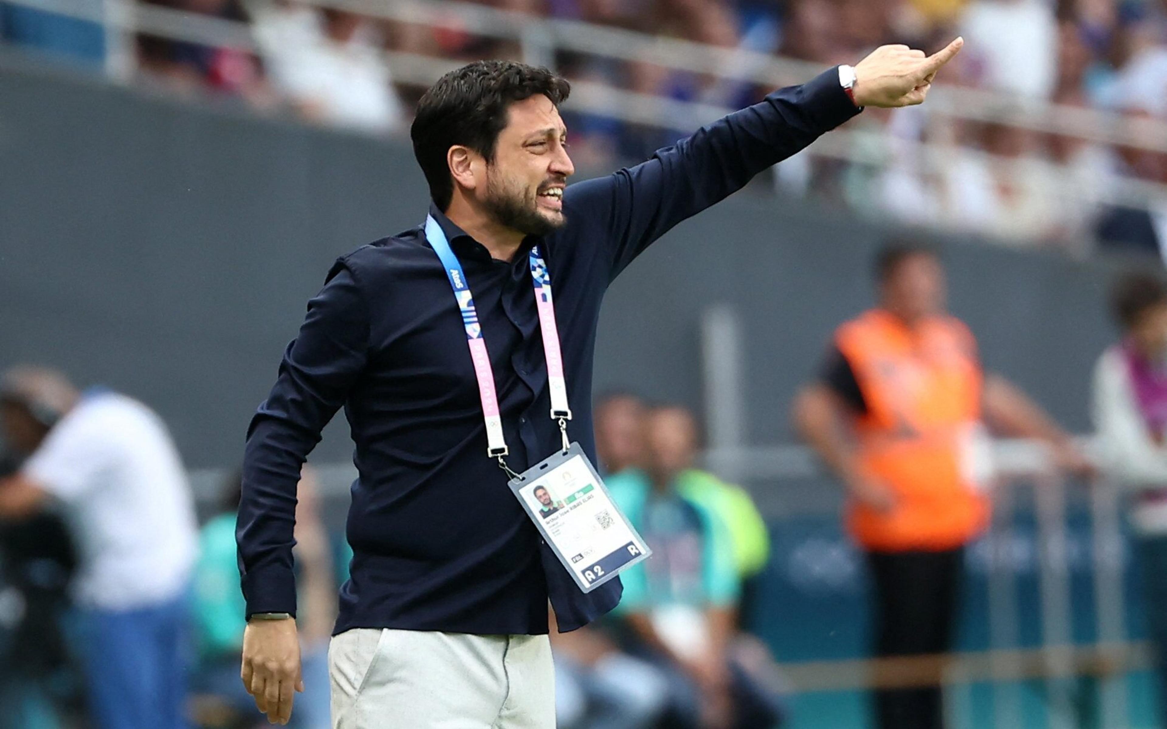 Arthur Elias, técnico da Seleção feminina, analisa reencontro contra a Espanha na semifinal das Olimpíadas