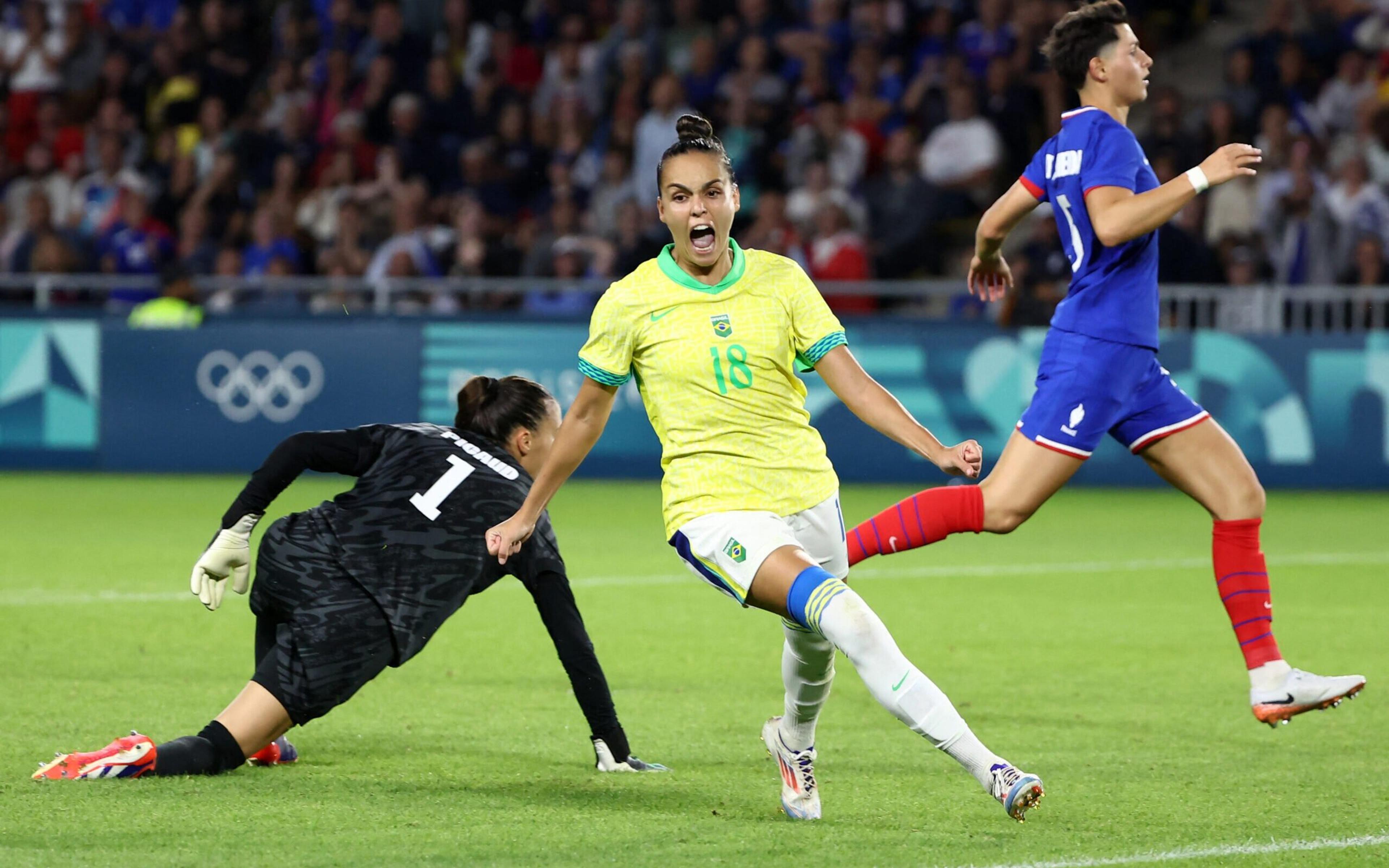 Mesmo sem Marta, Brasil elimina a França, choca as Olimpíadas e avança à semifinal