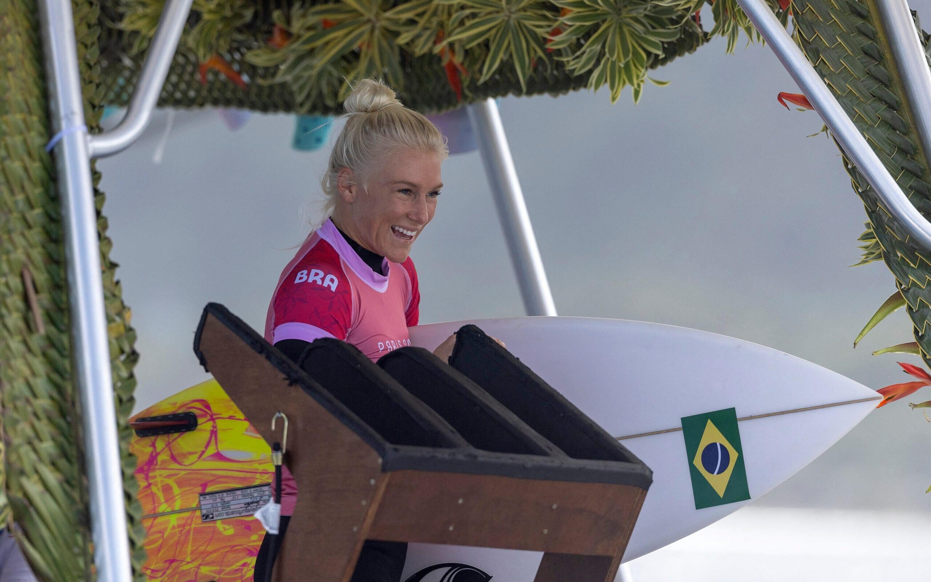 Tatiana Weston-Webb brilha e vai à final do surfe das Olimpíadas