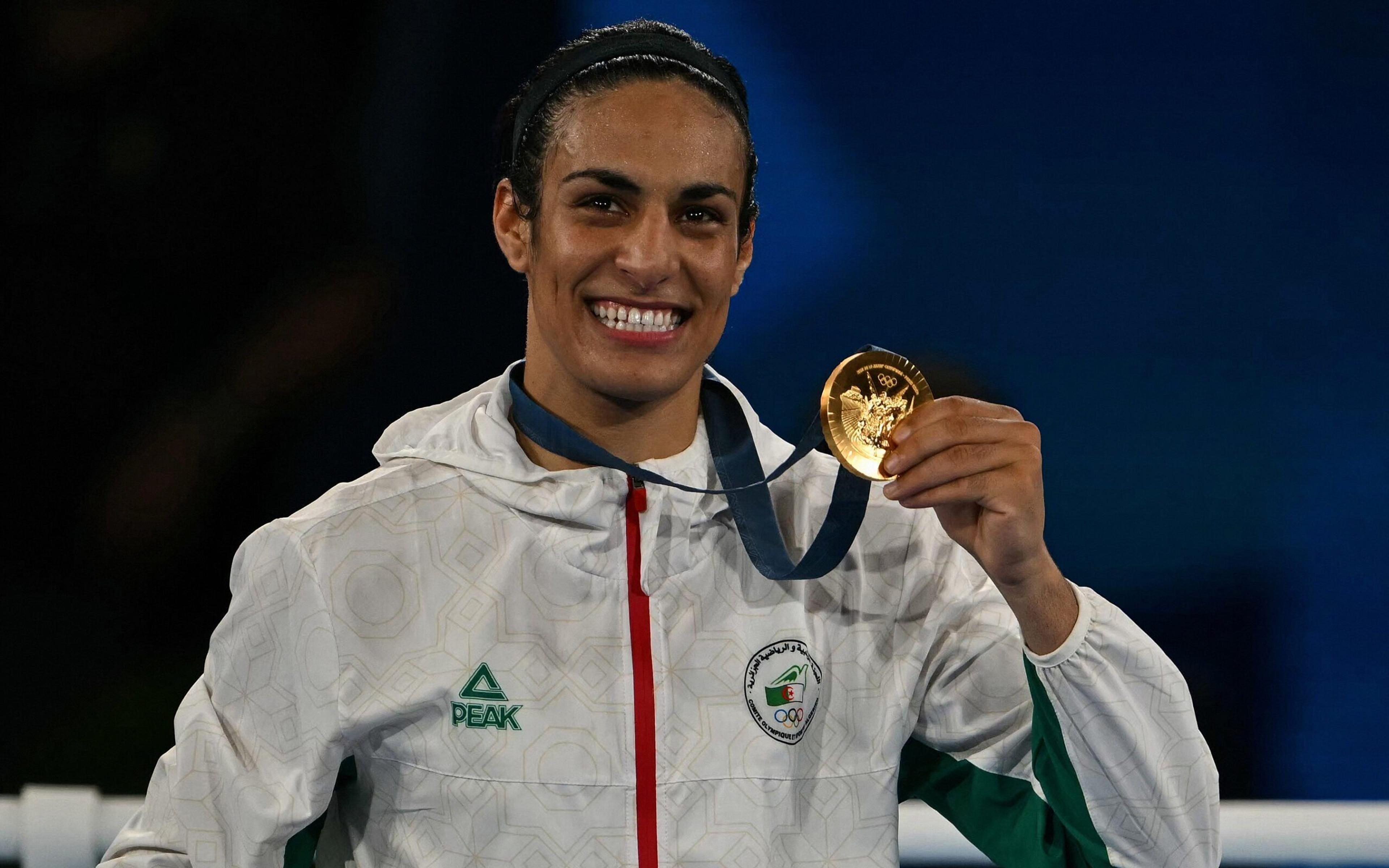 Alvo de polêmicas, boxeadora argelina conquista medalha de ouro nas Olimpíadas