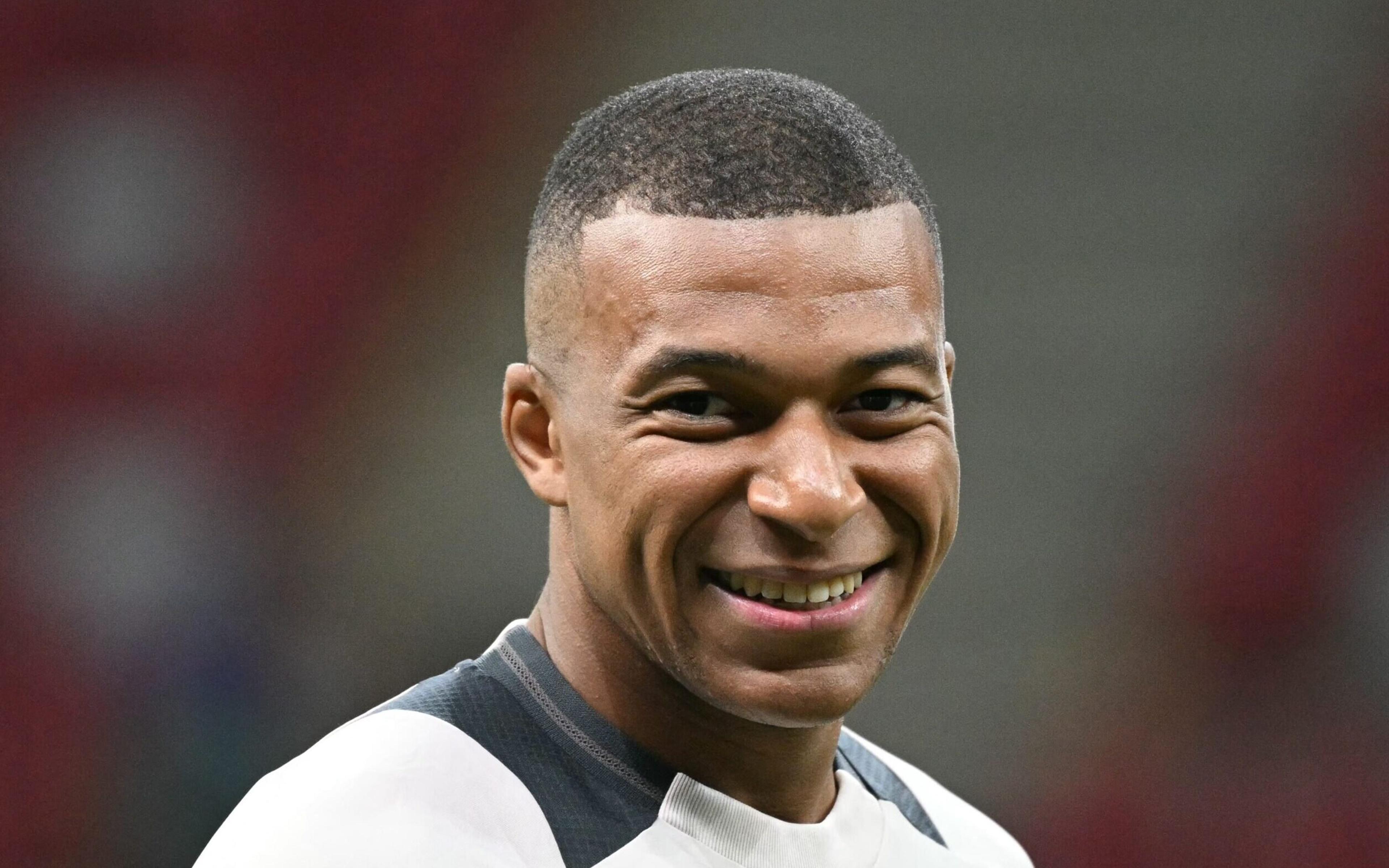 Como é o retrospecto de Kylian Mbappé em estreias oficiais?