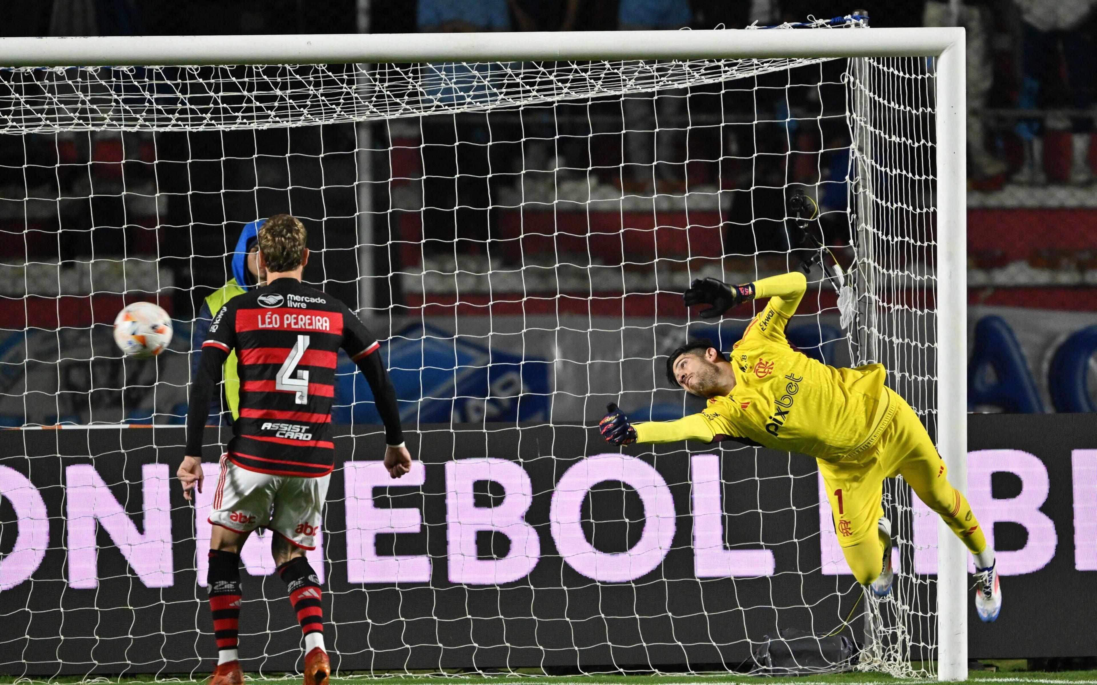 ANÁLISE: Classificação do Flamengo passa pelas mãos de Rossi, que bate recorde na temporada