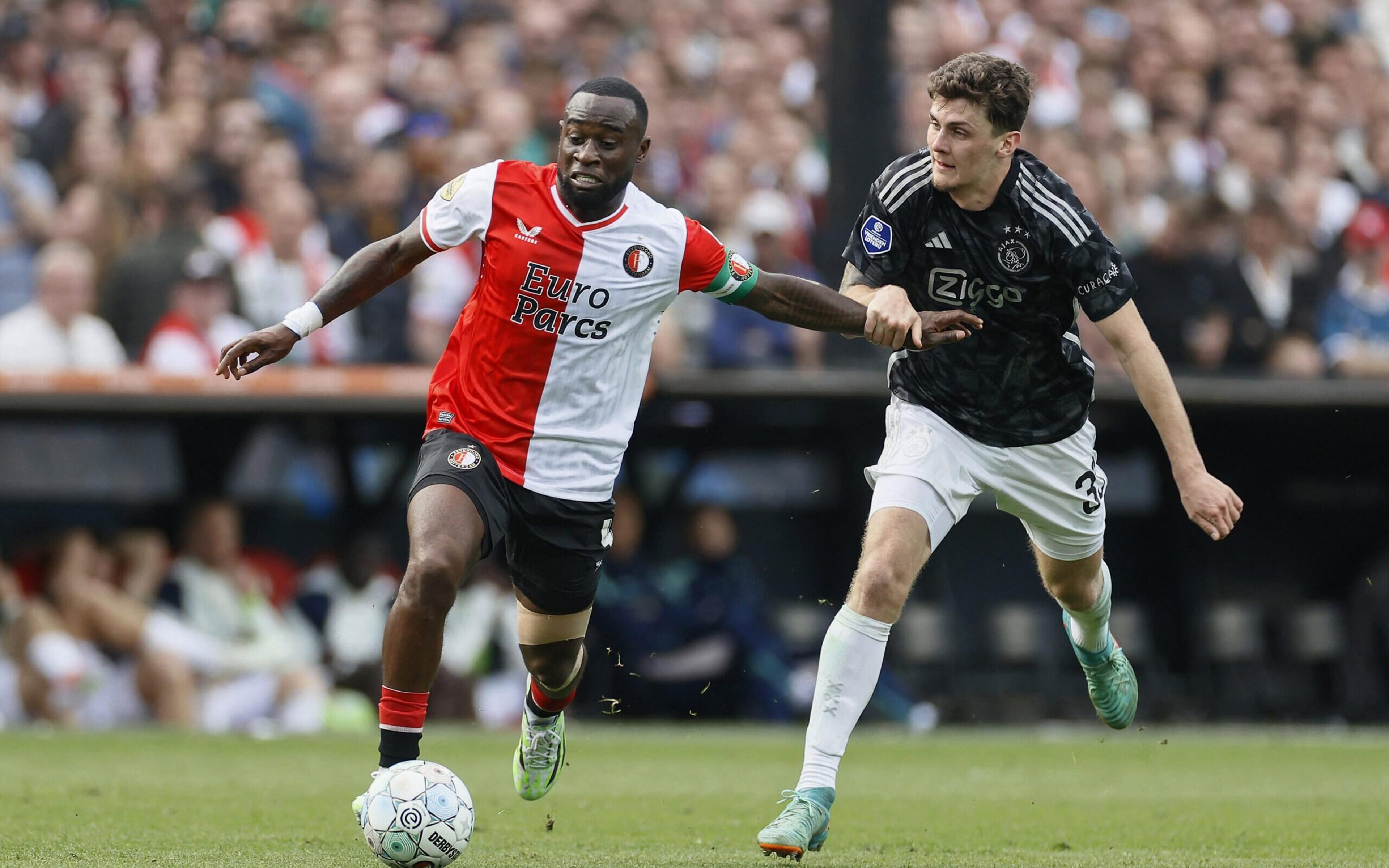 Clássico holandês entre Feyenoord e Ajax é suspenso por motivo inusitado