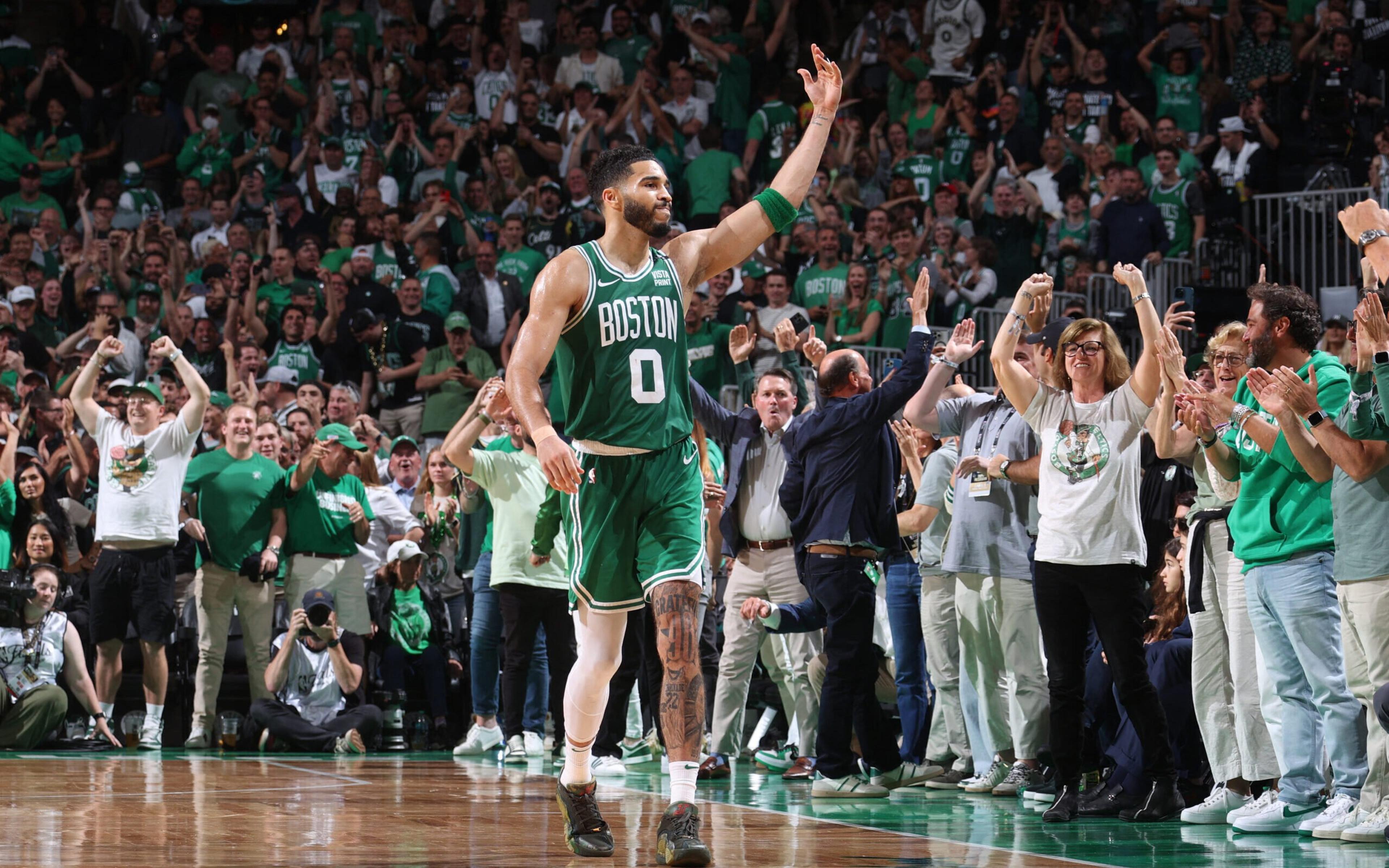 Boston Celtics acerta com armador ex-Lakers para próxima temporada da NBA