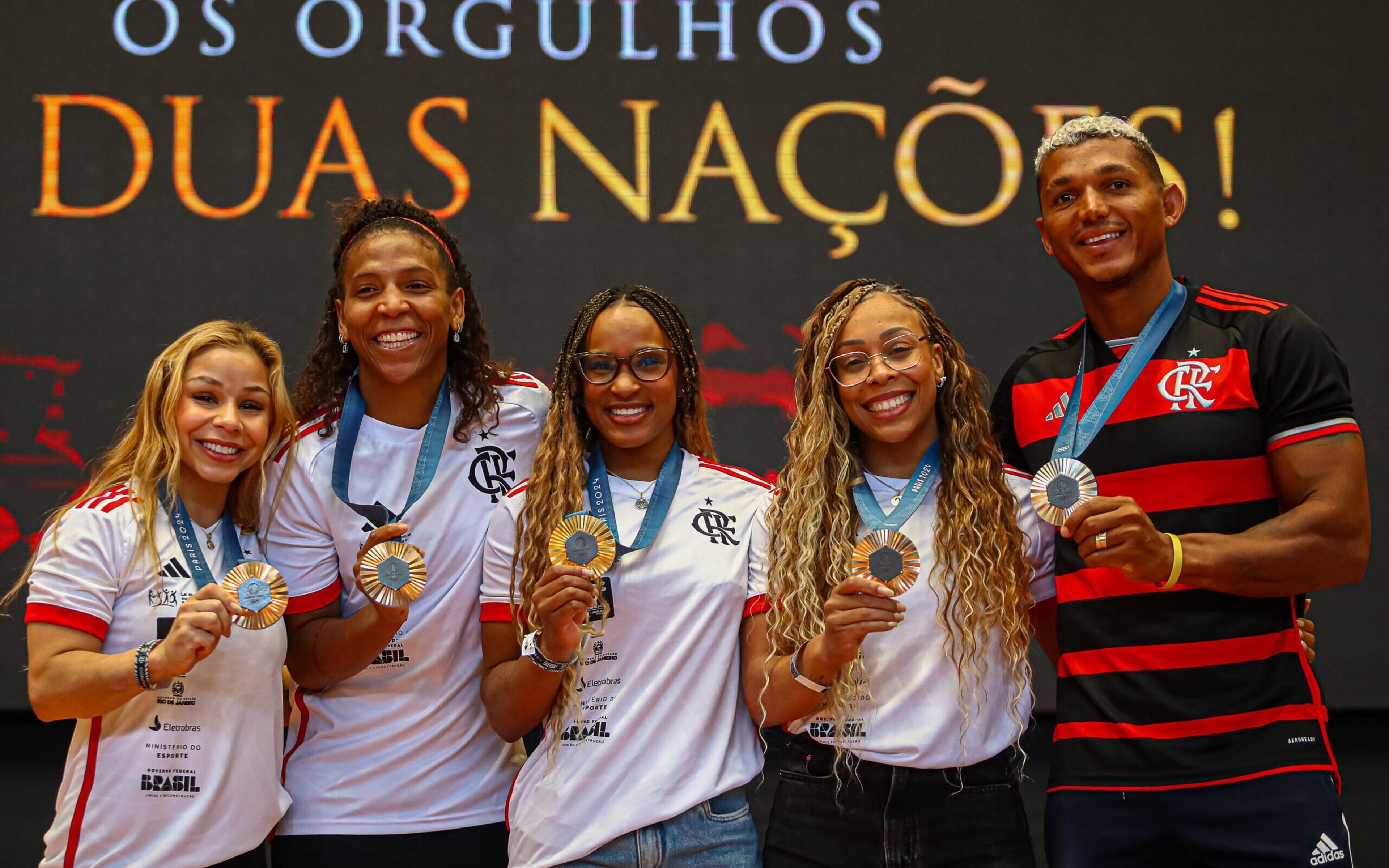 Com Rebeca Andrade e companhia, Flamengo homenageia medalhistas olímpicos