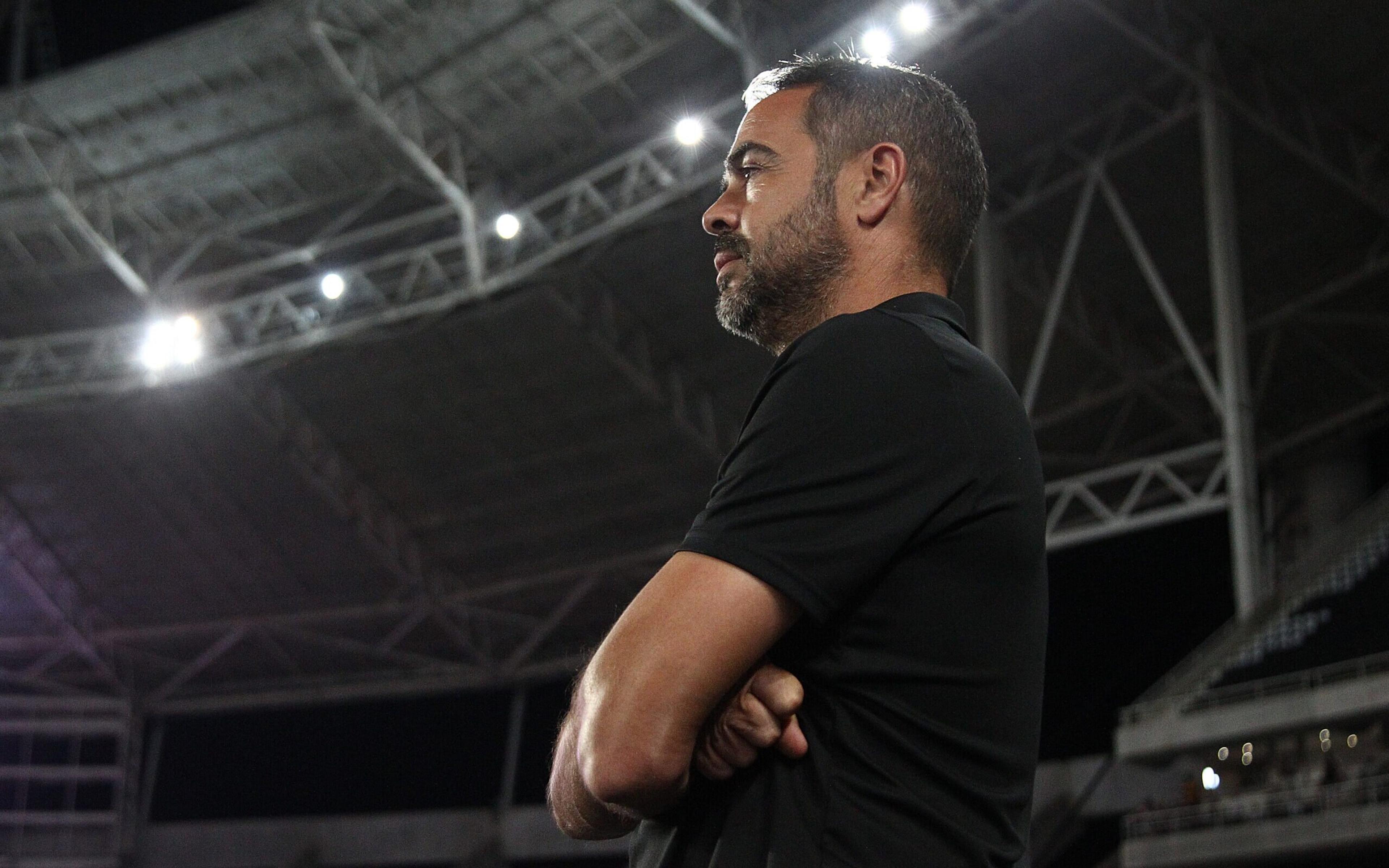 Técnico do Botafogo, Artur Jorge abre o jogo sobre situação de Damián Suárez