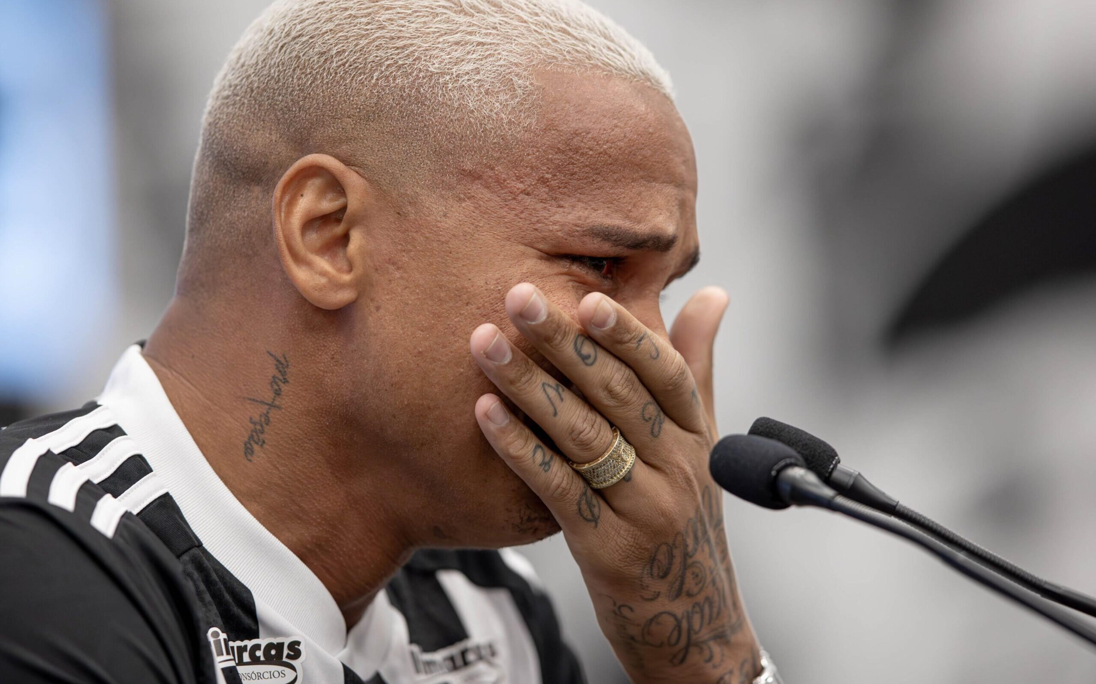 Deyverson se emociona em apresentação no Atlético-MG: ‘Romance que deu certo’