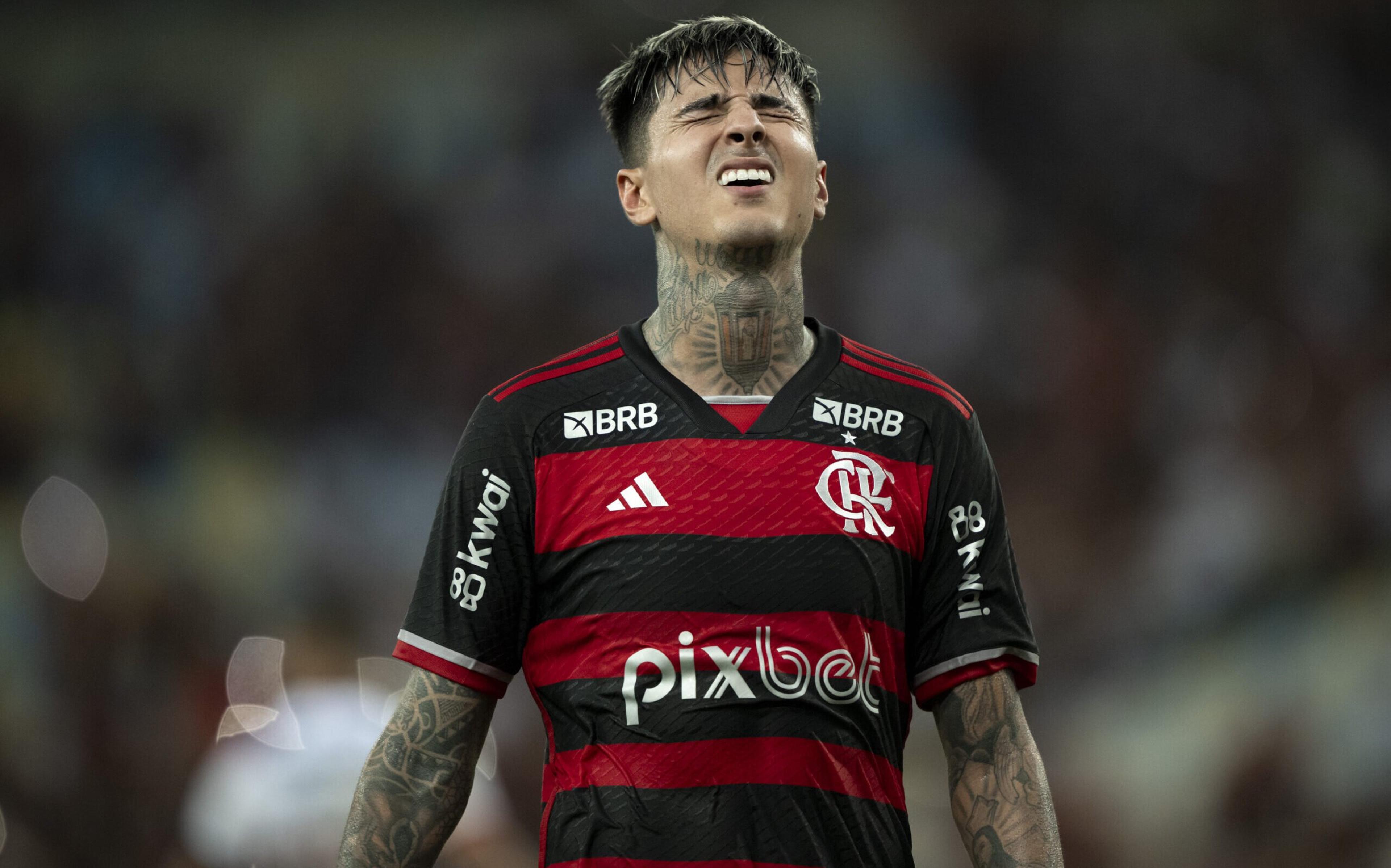 Torcedores criticam o VAR após não expulsão de Pulgar, do Flamengo