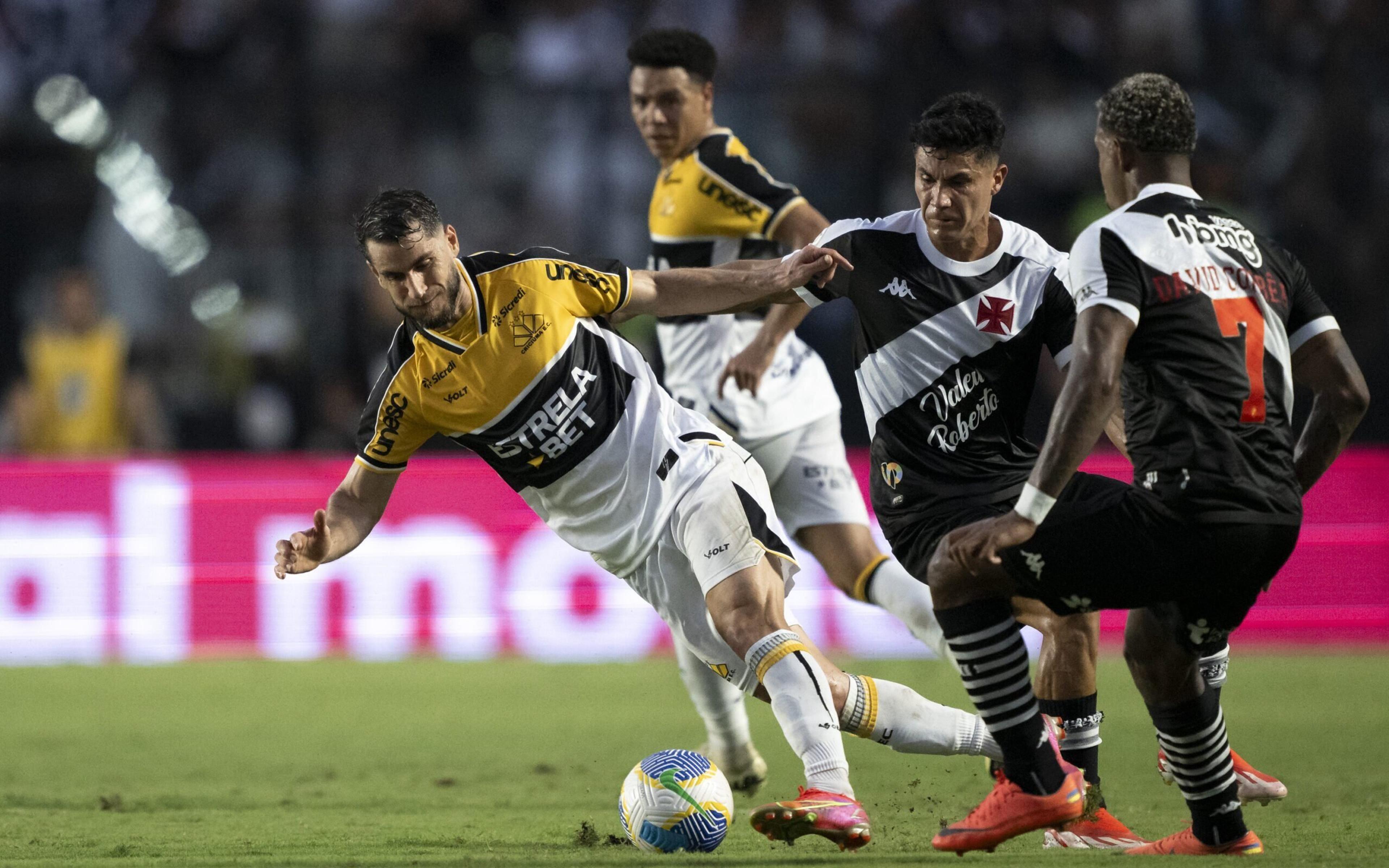 Sem Vegetti, jornalistas apontam favorito entre Criciúma e Vasco pelo Brasileirão