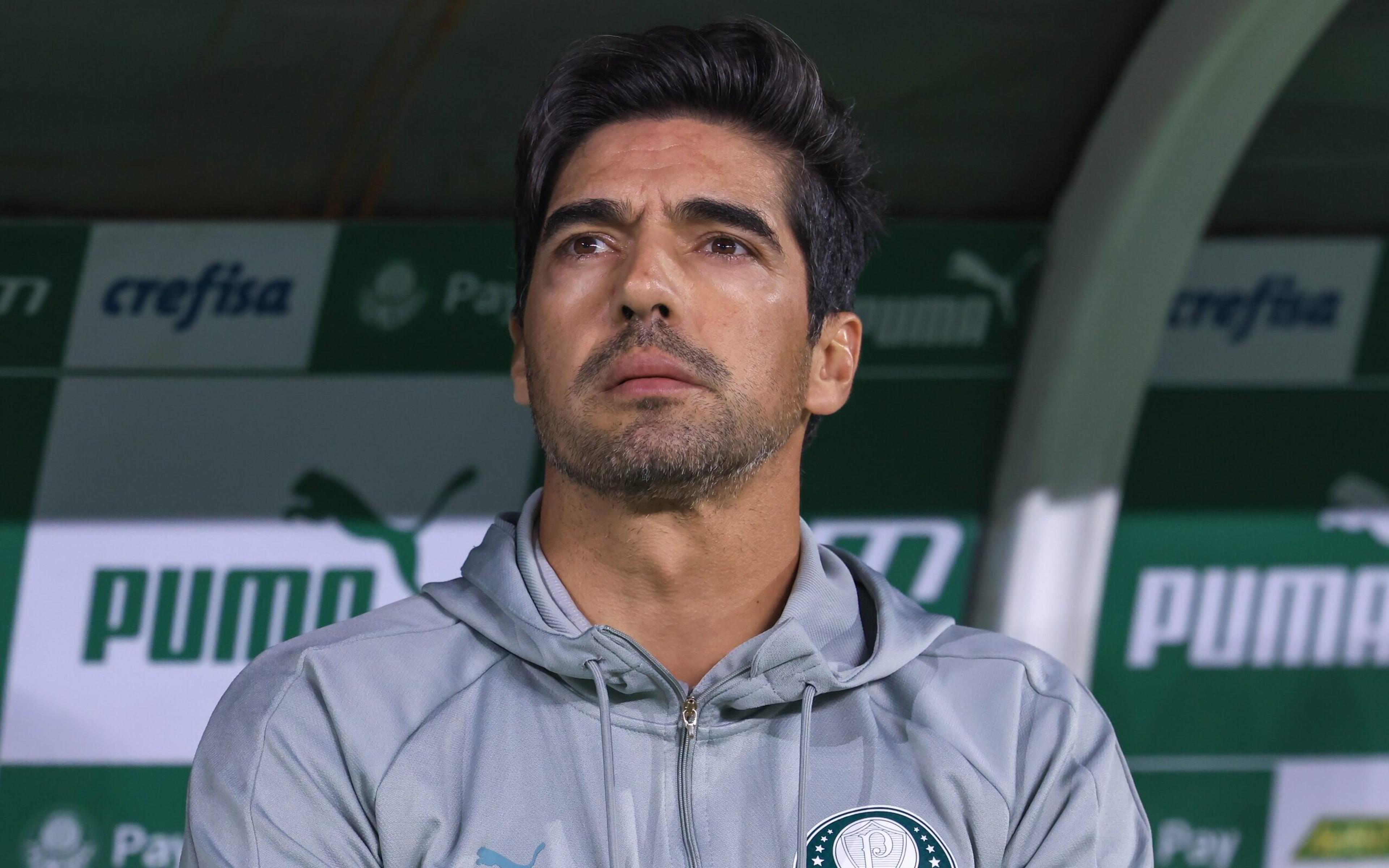 Abel Ferreira se irrita com pergunta de jornalista e dispara: ‘Só dou satisfação a três mulheres’