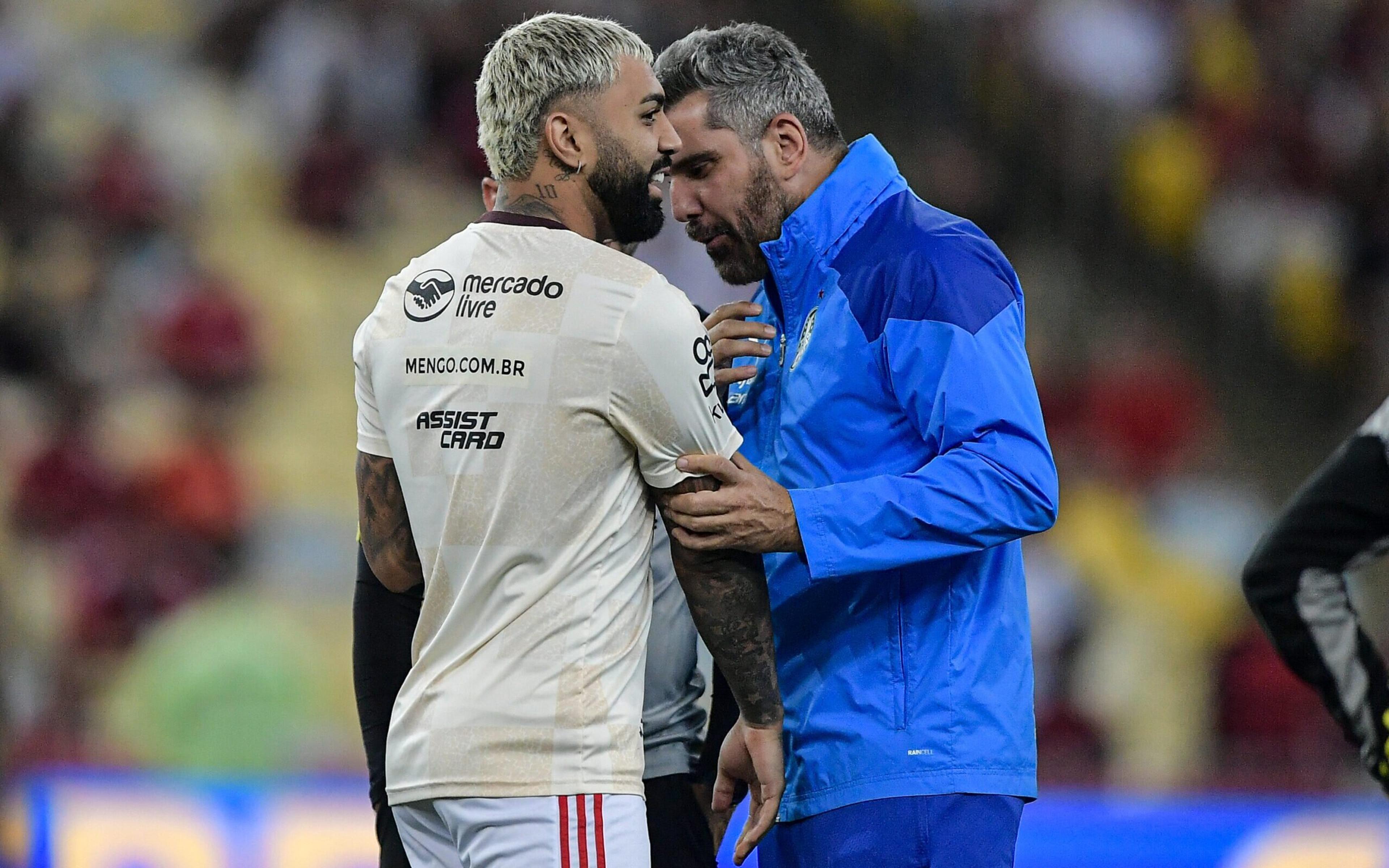 Gabigol responde torcedores do Flamengo após ser visto com camisa do Palmeiras: ‘Chatos’