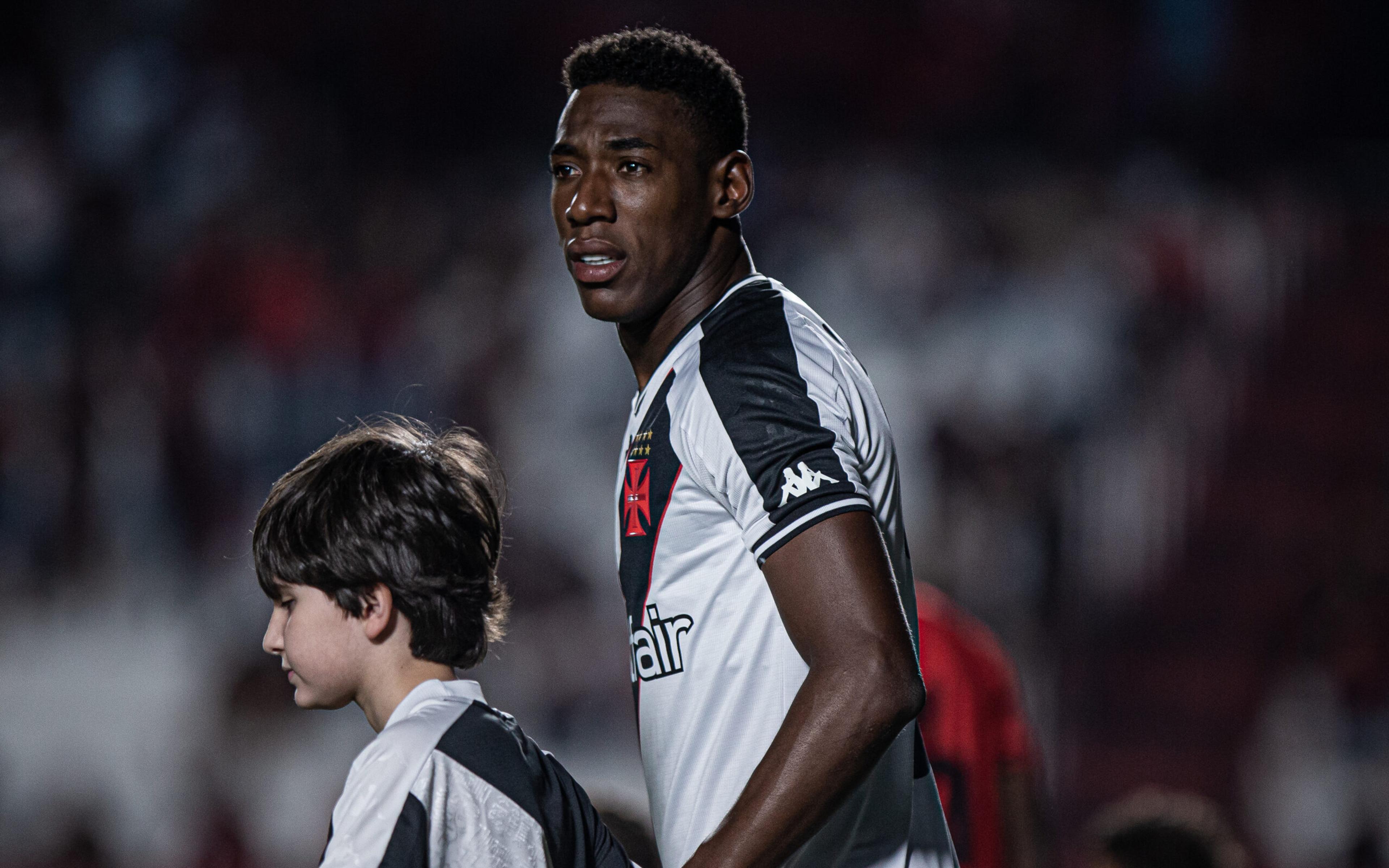 Discurso de Léo antes da partida contra Athletico-PR chama atenção de torcedores do Vasco