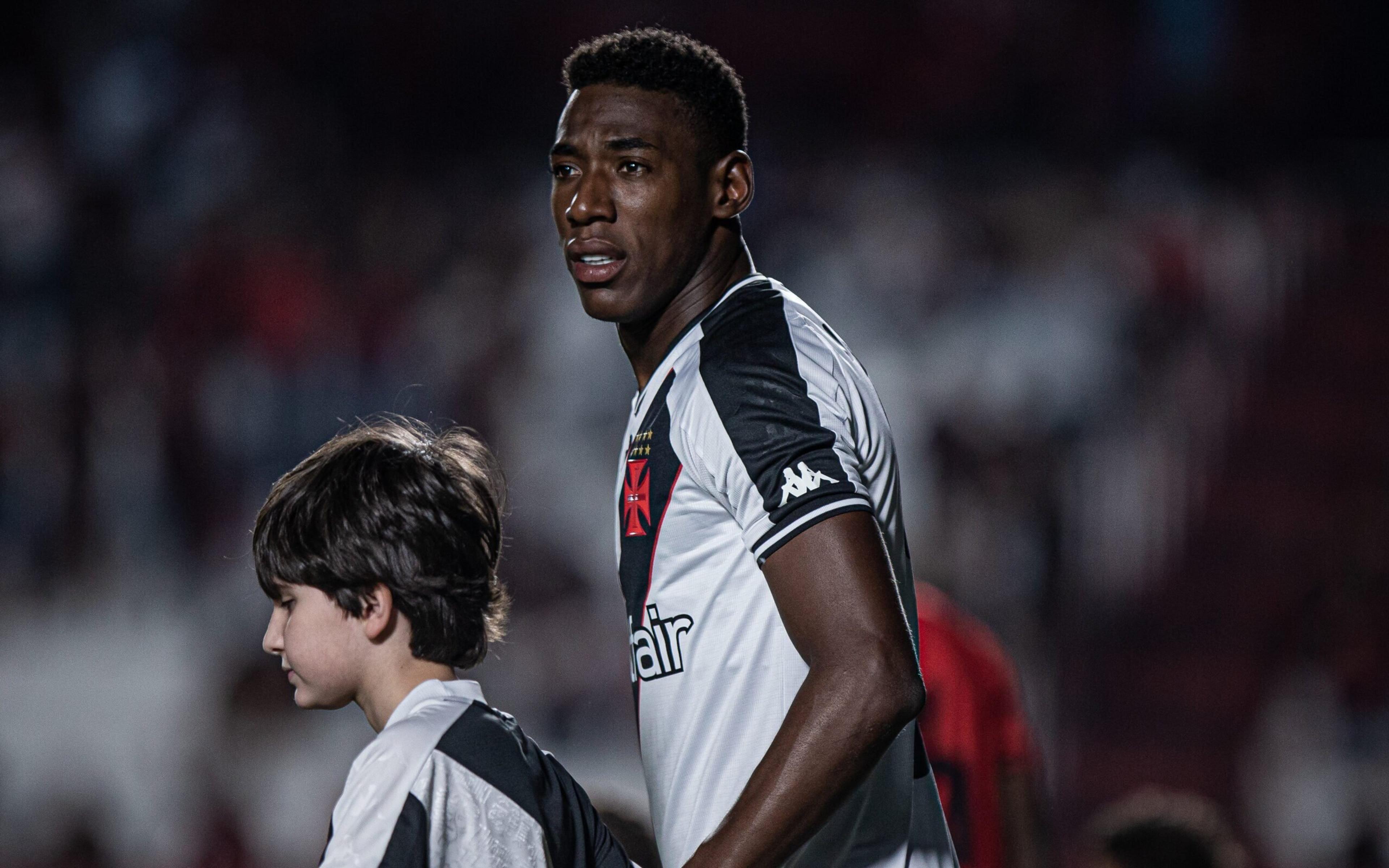 Com Léo no banco, Vasco divulga escalação para encarar o Athletico-PR, pelo Brasileirão