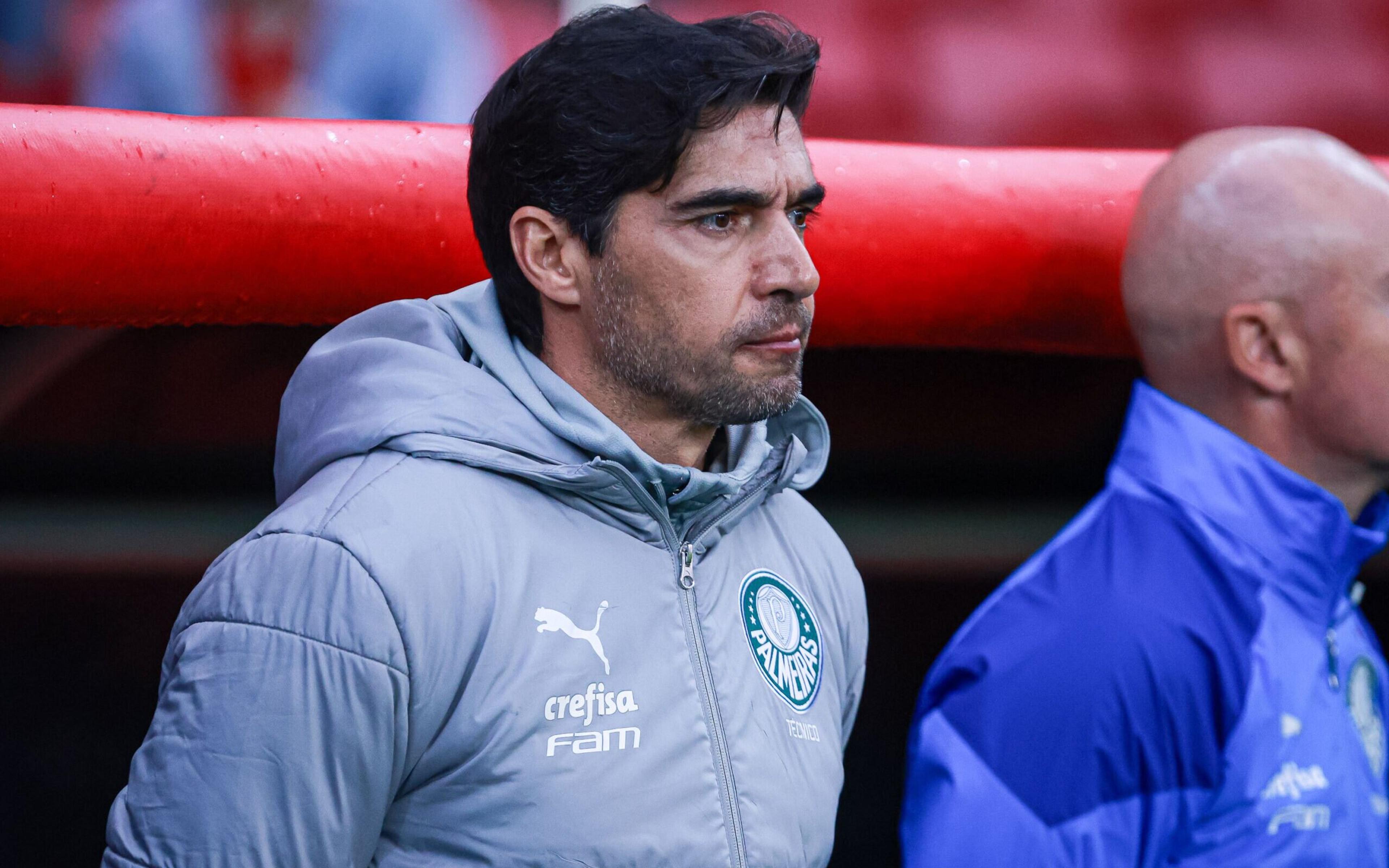 Abel Ferreira se pronuncia após gesto que causou expulsão em Palmeiras x Flamengo