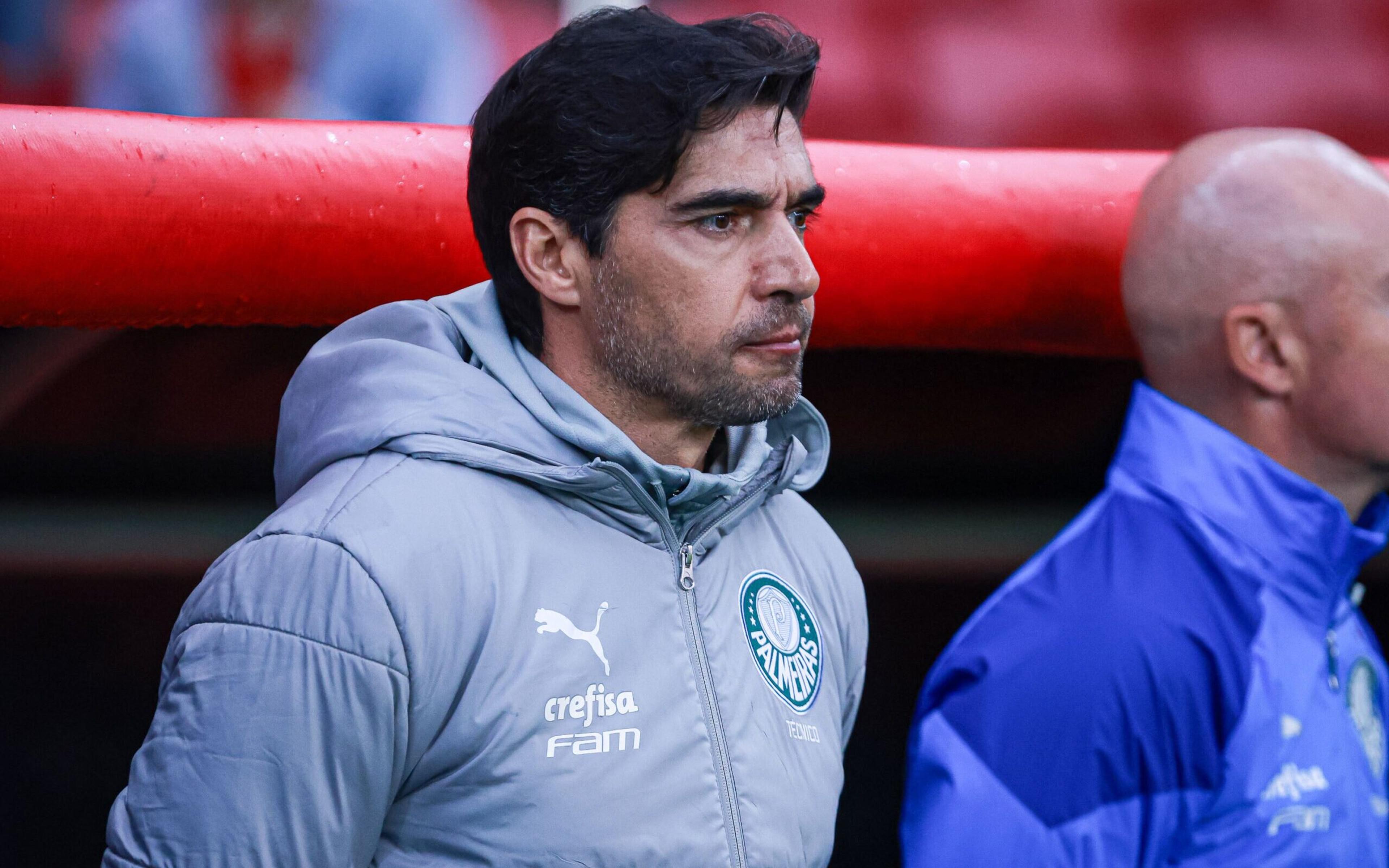 Abel Ferreira cita ‘oportunistas’ e blinda Palmeiras antes de jogo com Flamengo