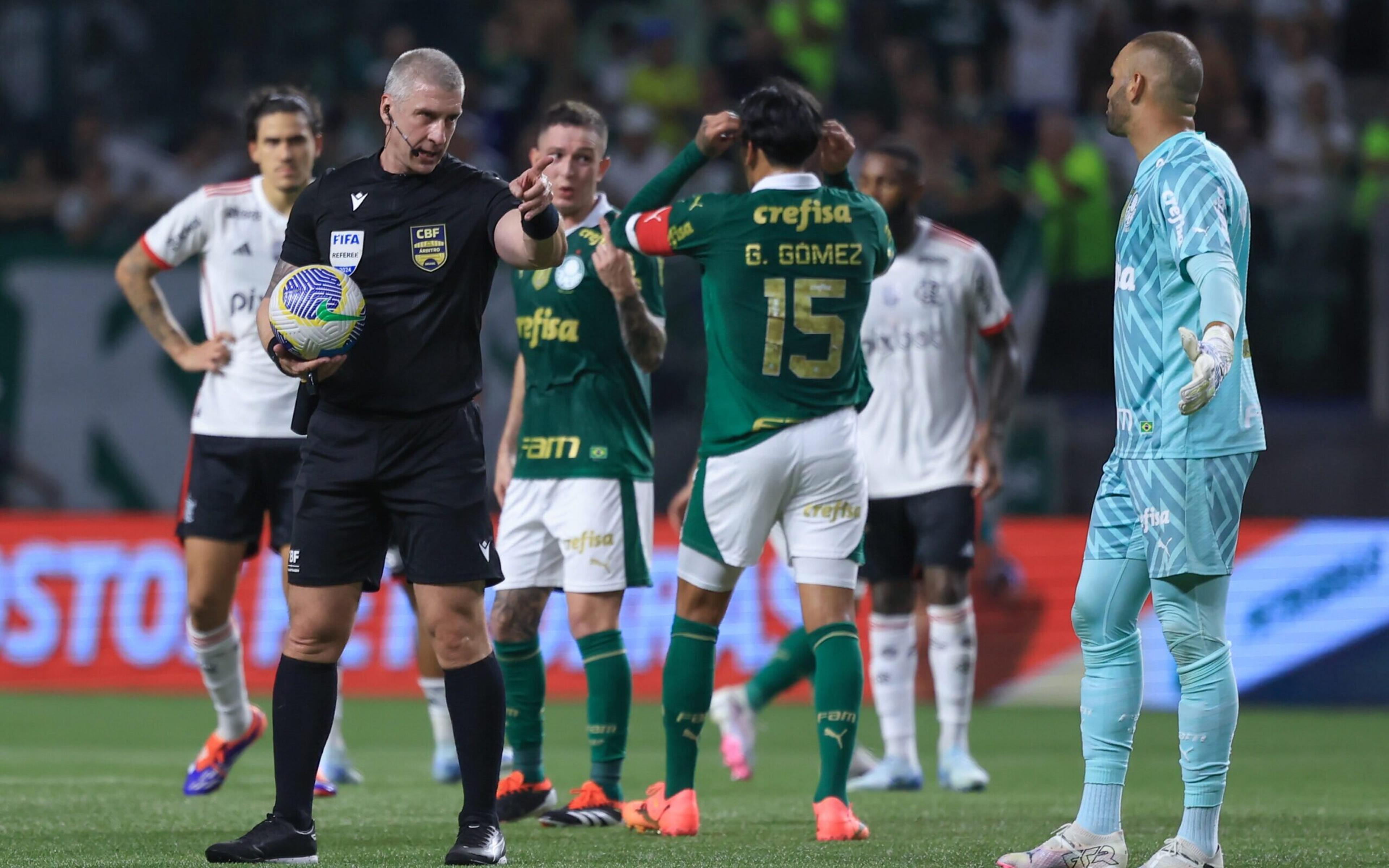 Carlos Eugênio Simon aponta erro de Daronco em Palmeiras x Flamengo; veja