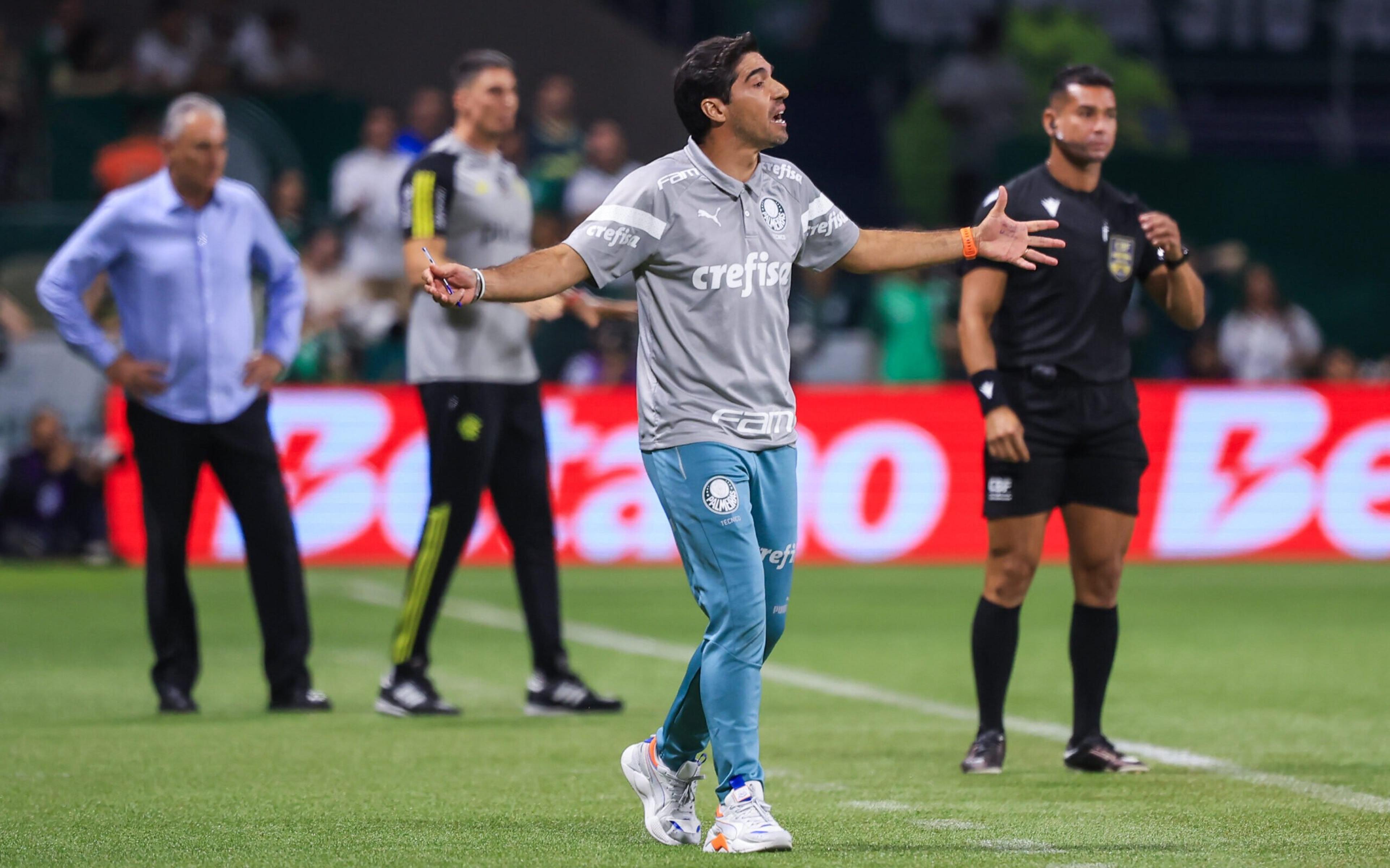 Abel Ferreira, do Palmeiras, pode pegar punição longa por gesto obsceno na Copa do Brasil