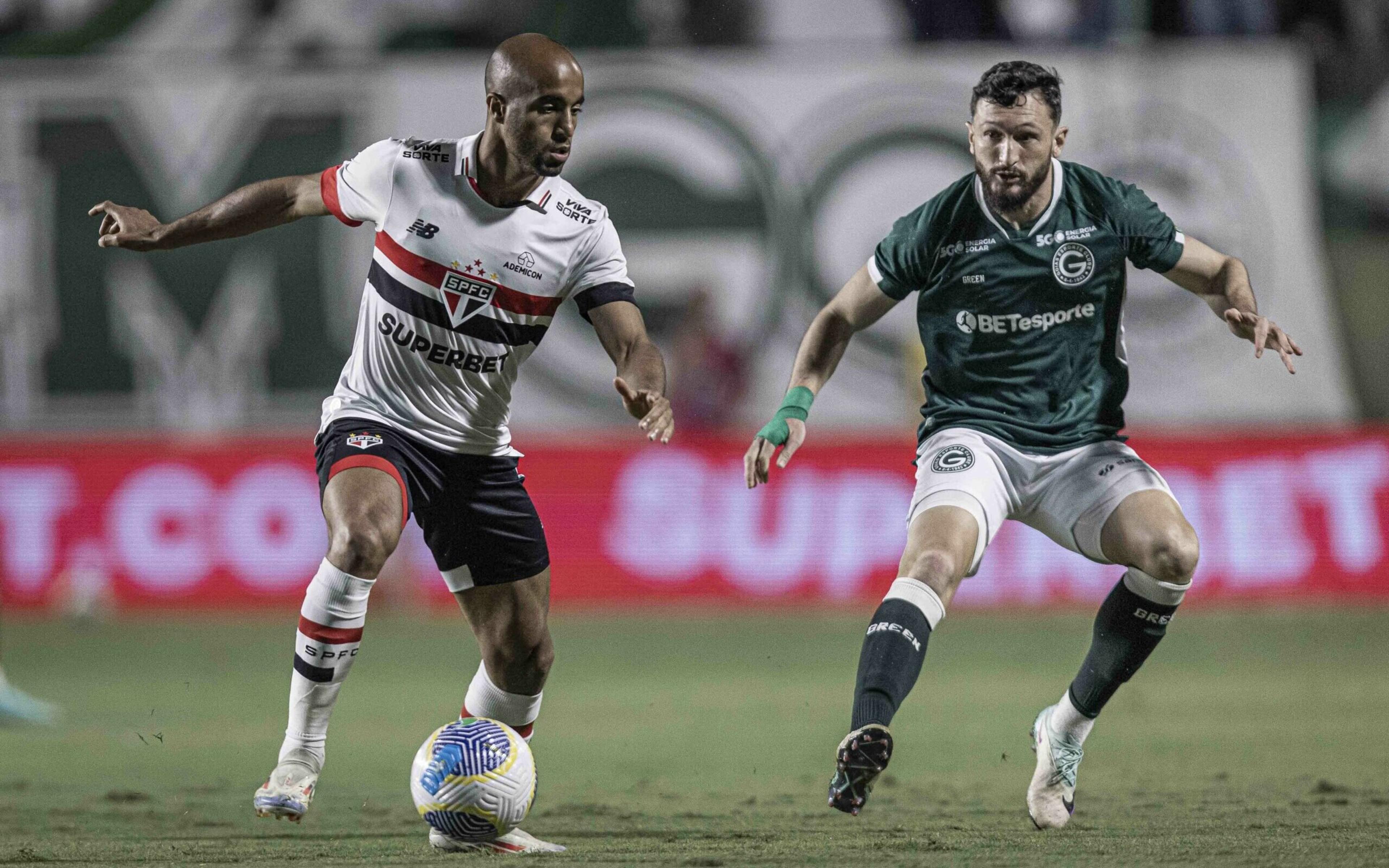 São Paulo segura empate com Goiás e avança às quartas de final da Copa do Brasil