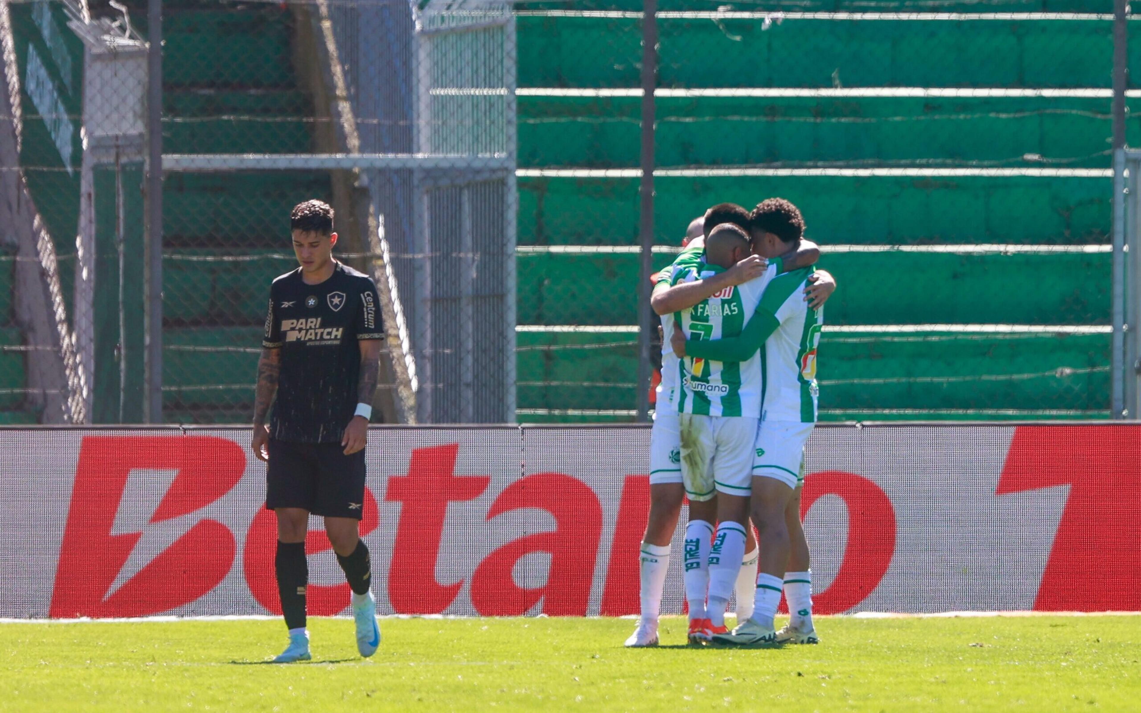 Botafogo perde para o Juventude e vê liderança do Brasileirão ameaçada