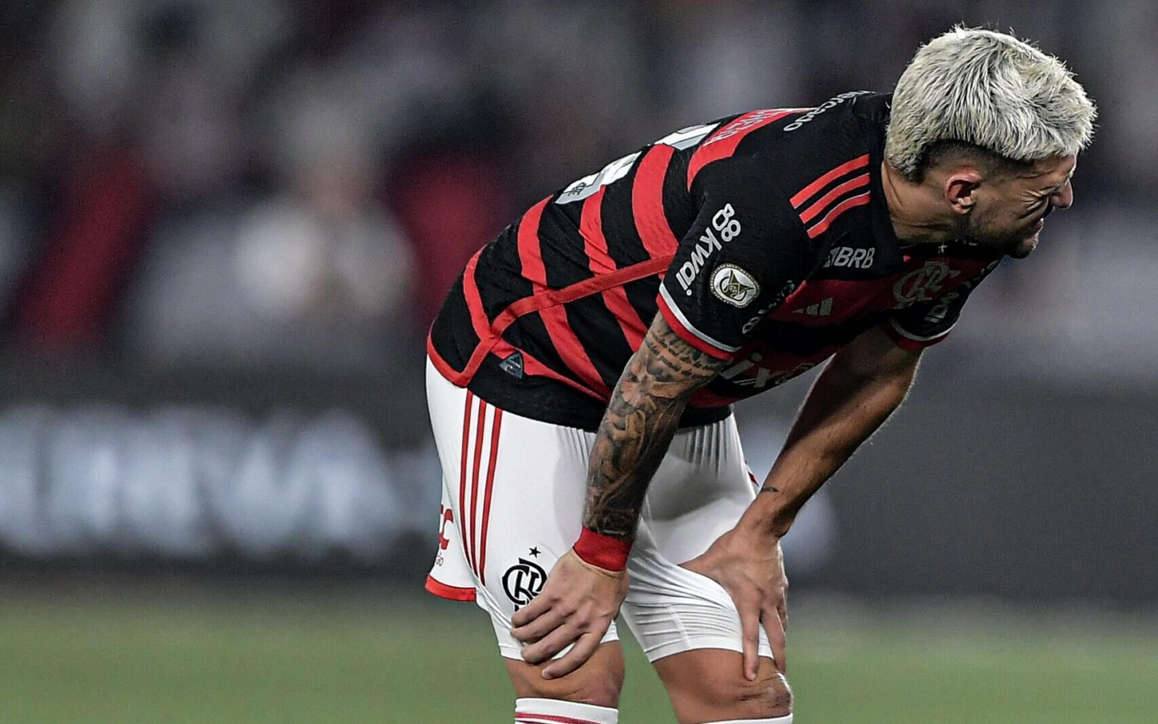 Arrascaeta sente a coxa, é substituído no primeiro tempo e preocupa Flamengo