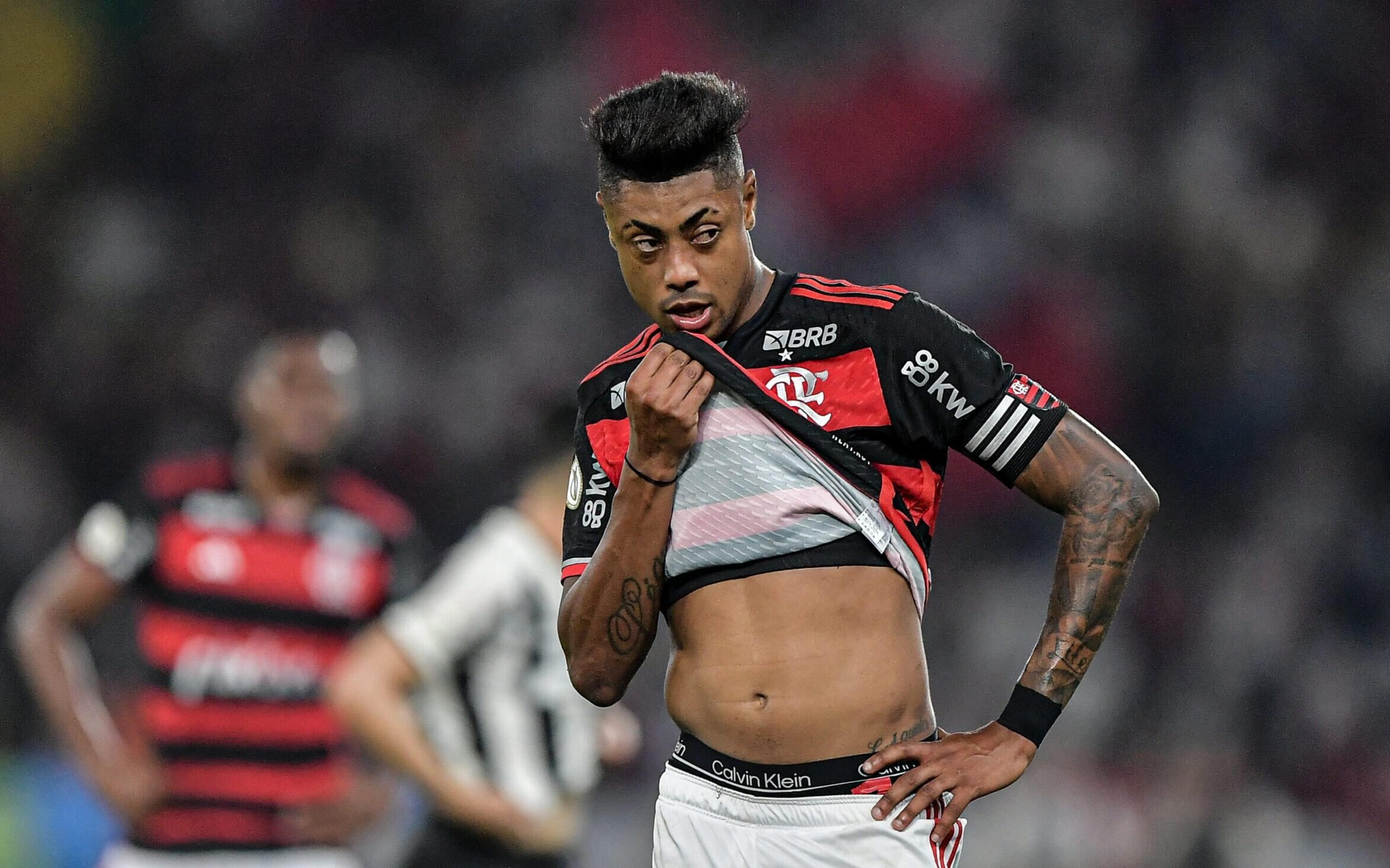 Bruno Henrique denuncia agressão de jogador do Botafogo: ‘Tomei um soco pelas costas’