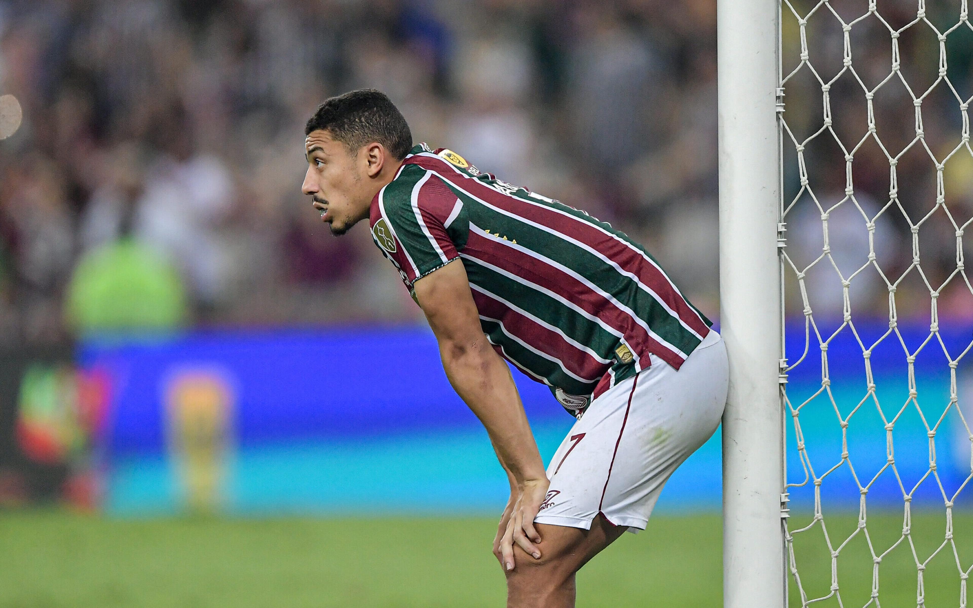 Mano Menezes desconversa sobre possível saída de André do Fluminense