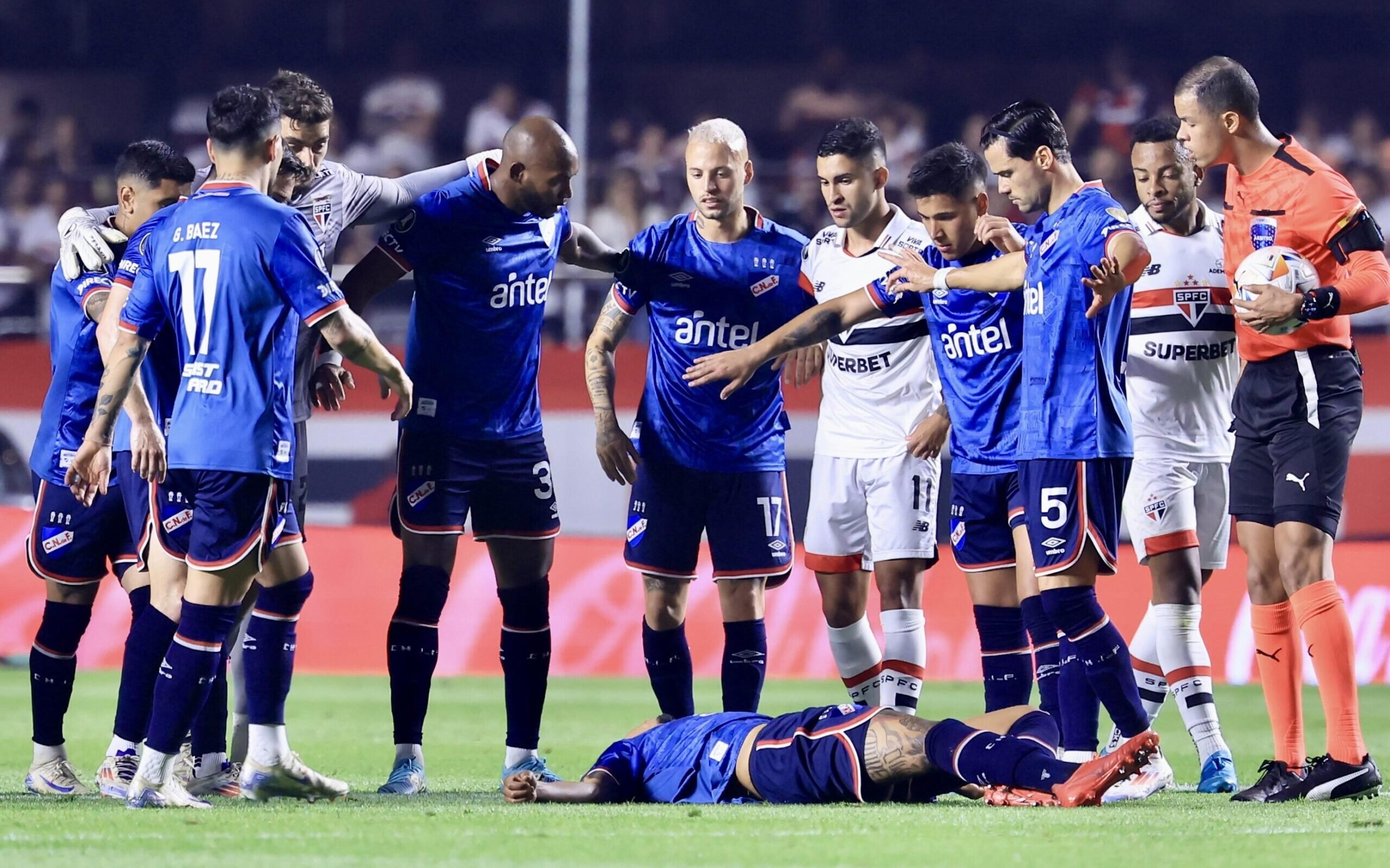 Nacional-URU atualiza estado de saúde de jogador que passou mal em campo contra o São Paulo