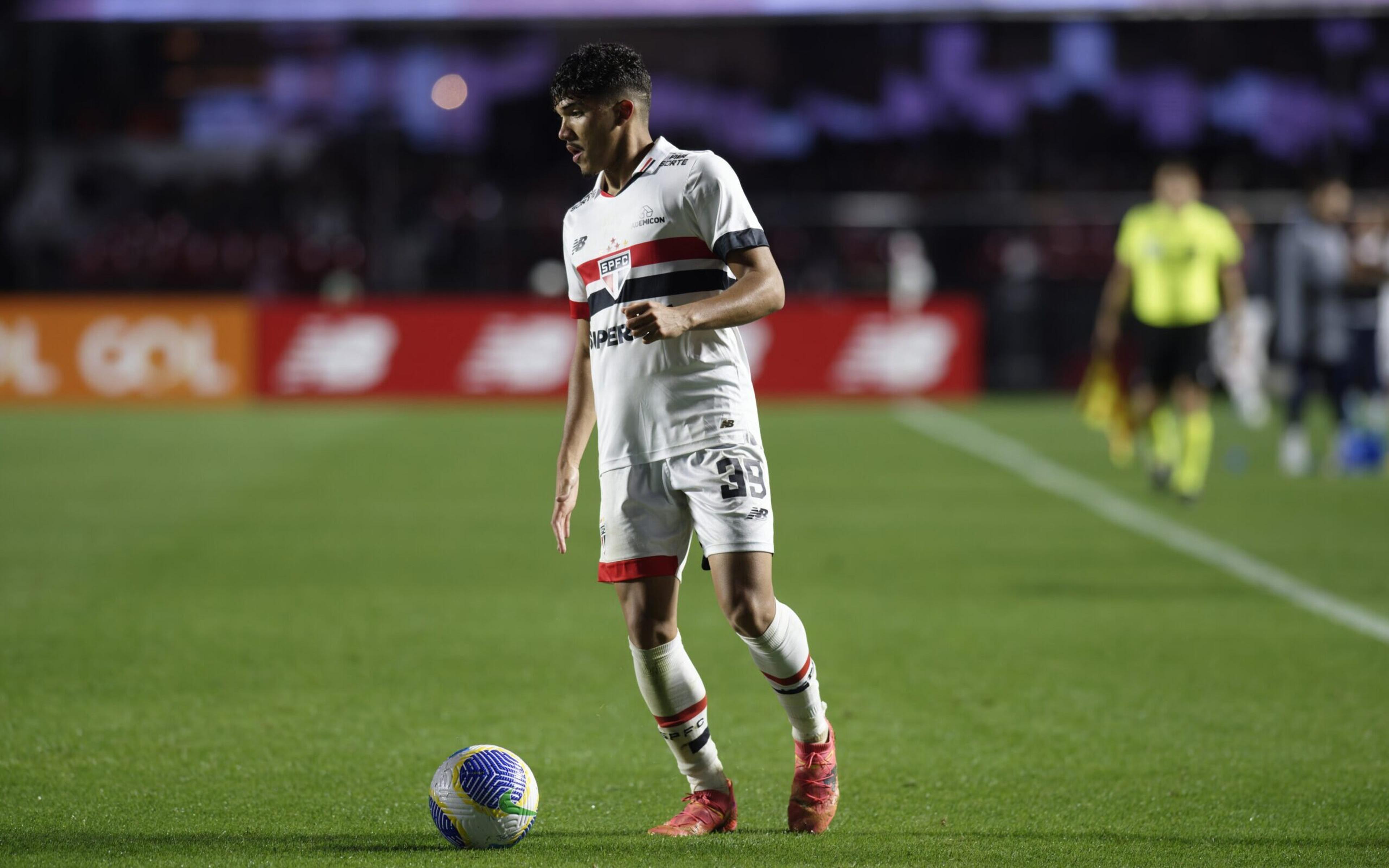 William Gomes revela conversa com Zubeldía em seu primeiro jogo como titular do São Paulo