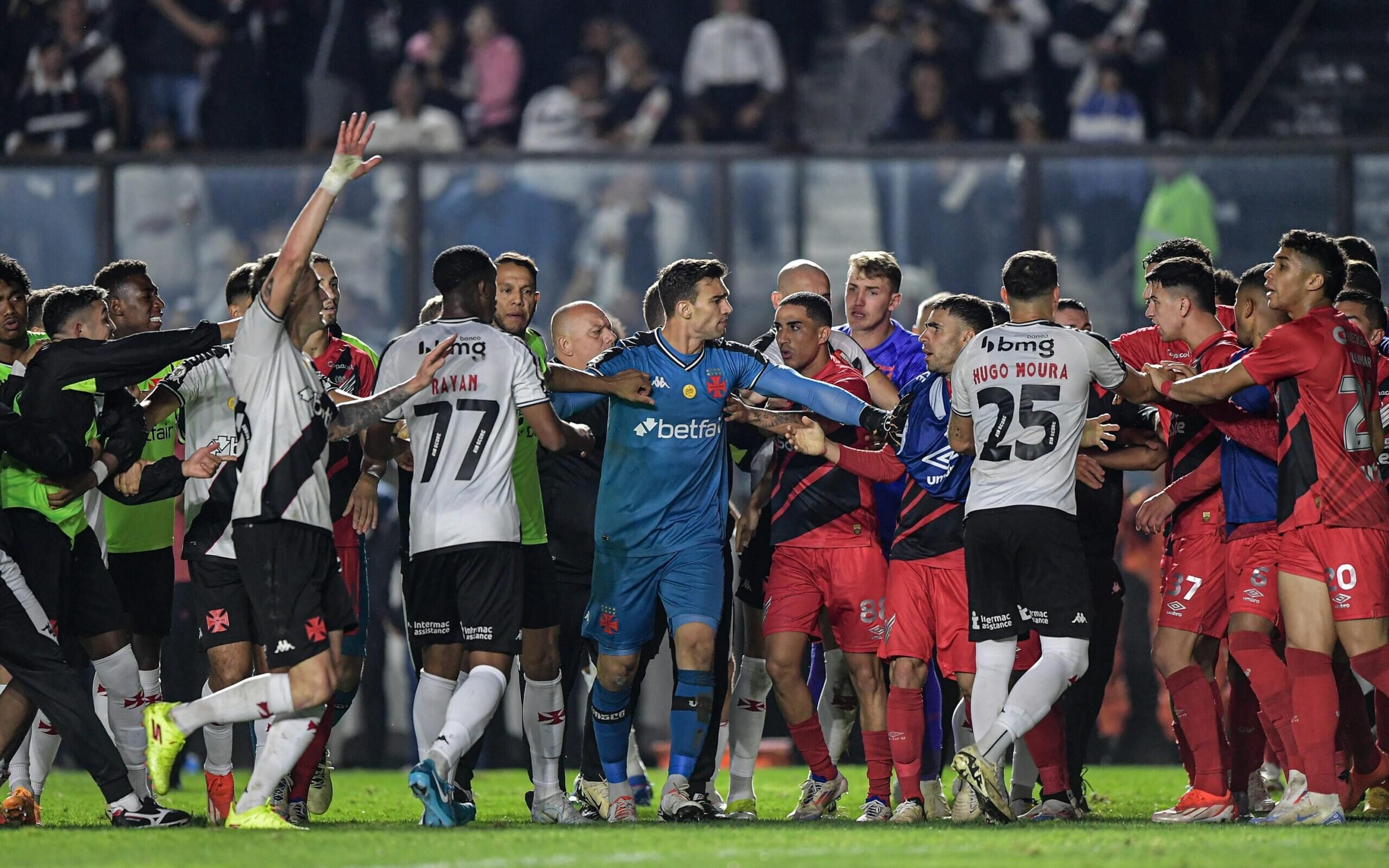 Dirigente do Vasco fala sobre polêmica com Athletico-PR: ‘Estratégia de cada clube’