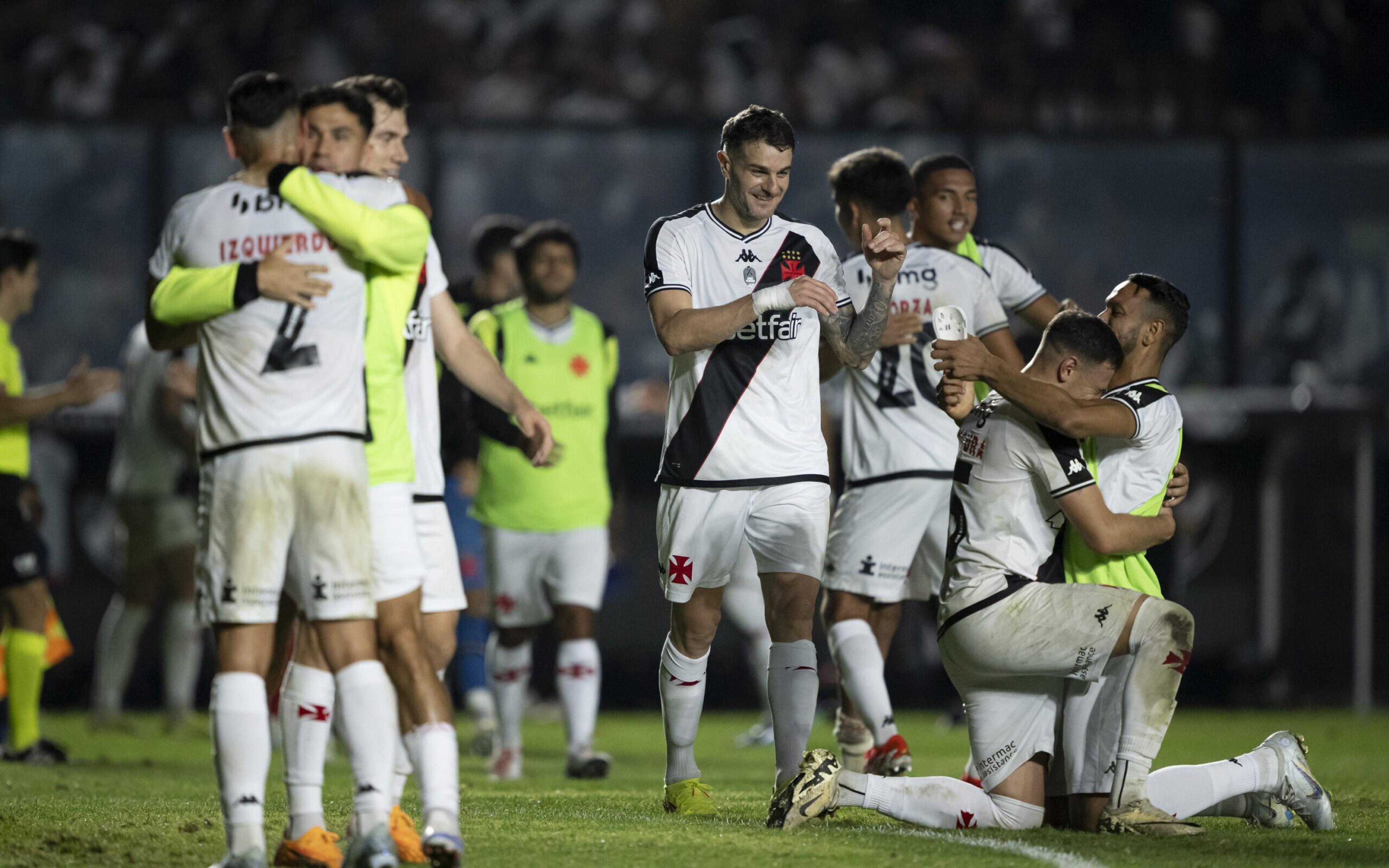 Filho de ex-técnico do Vasco detona clube nas redes: ‘A cara dessa várzea’