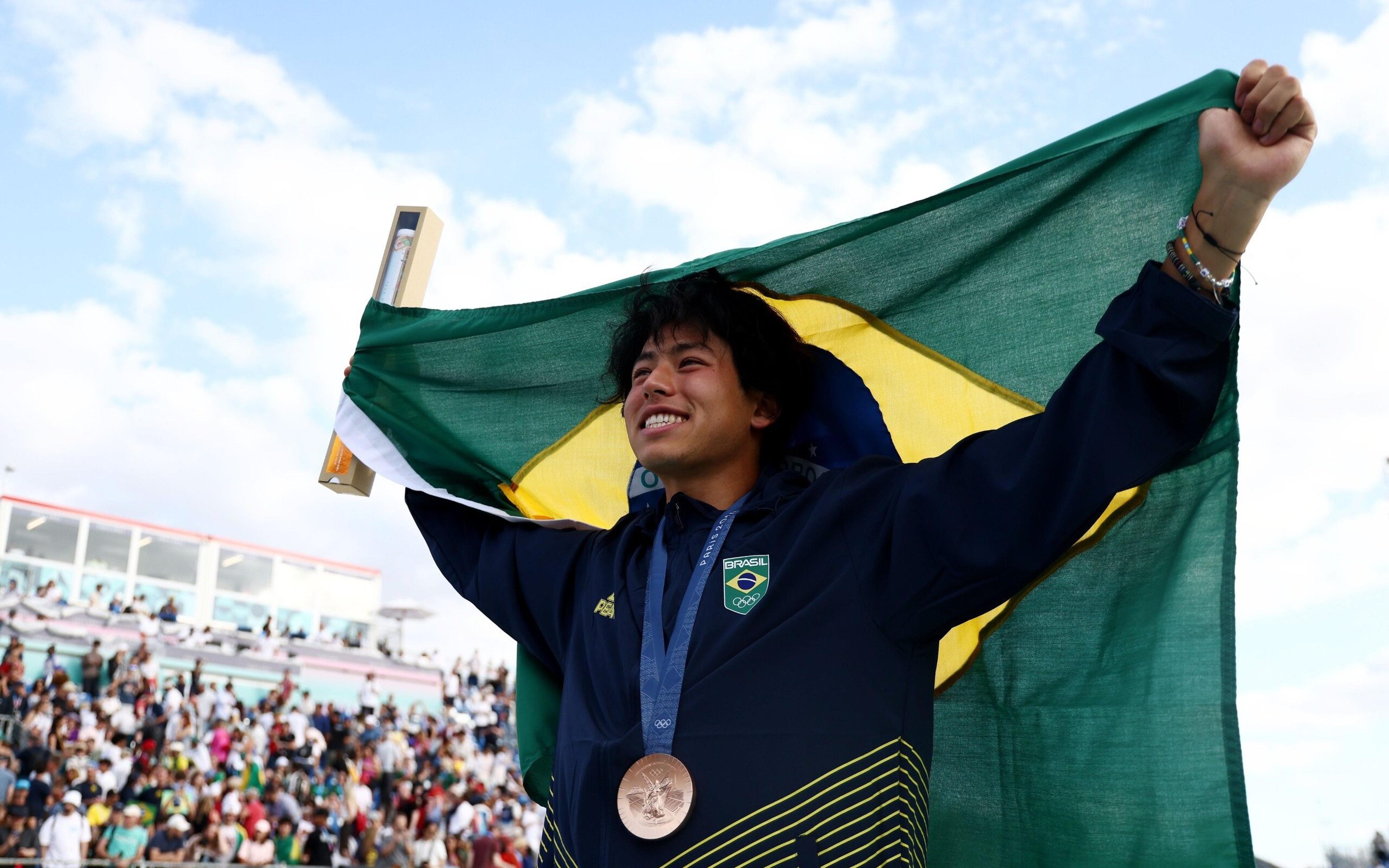 Augusto Akio, o Japinha, comemora lembrando grave lesão e dedica medalha aos gaúchos