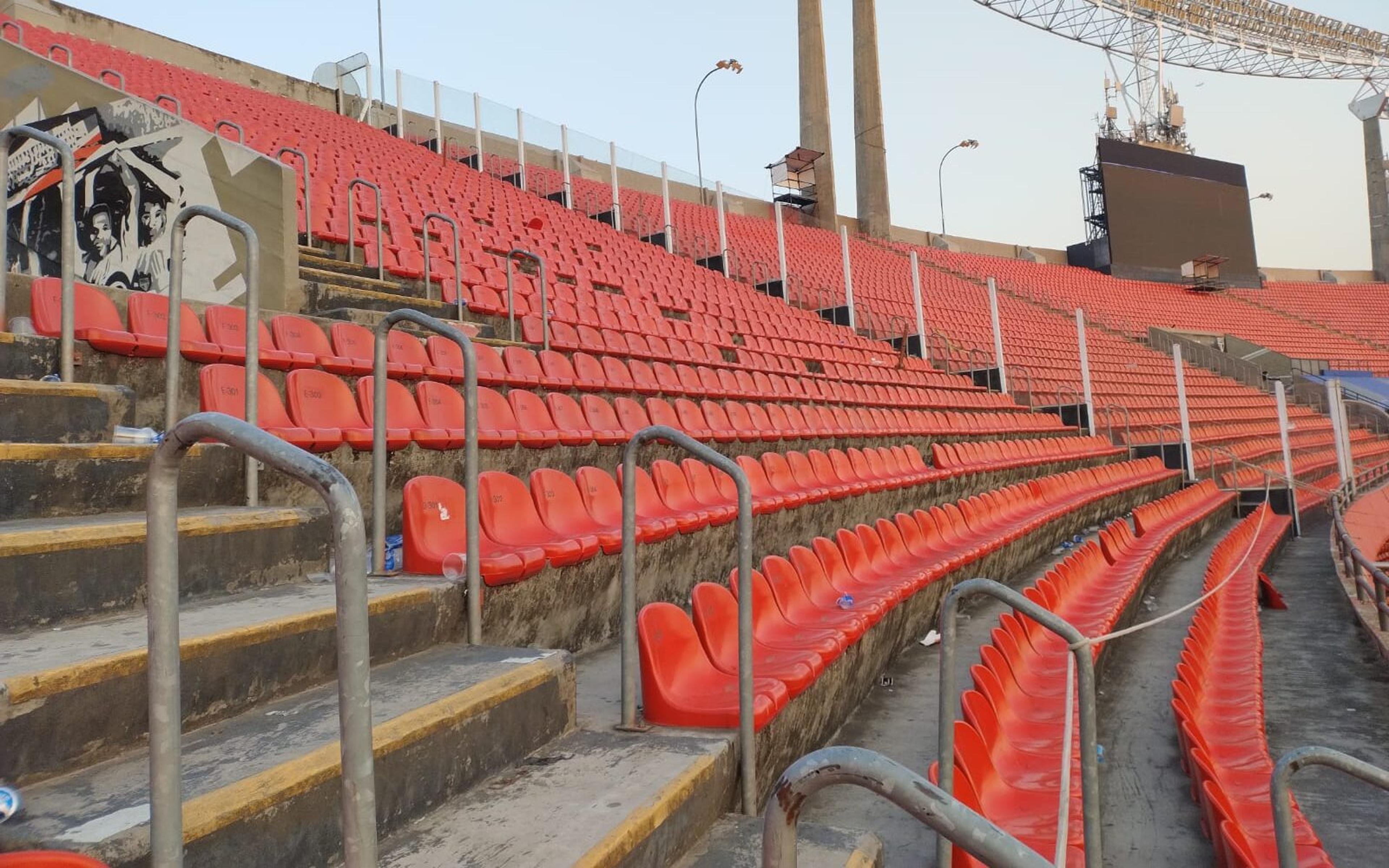 Confusão em jogo do São Paulo danifica cadeiras e até camisa de torcida rival é encontrada