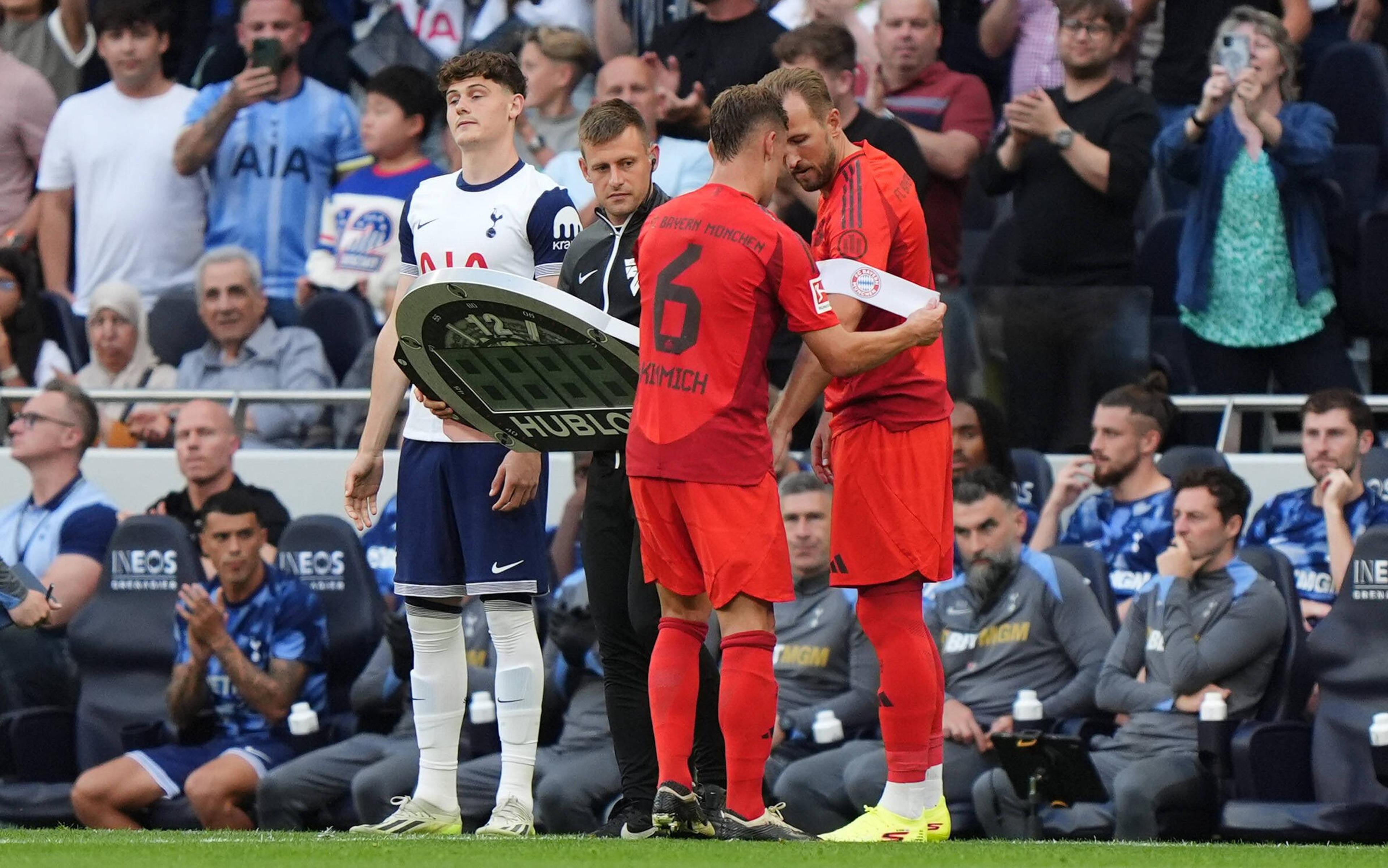 Kane é campeão, se recusa a erguer troféu no Bayern e causa polêmica; entenda