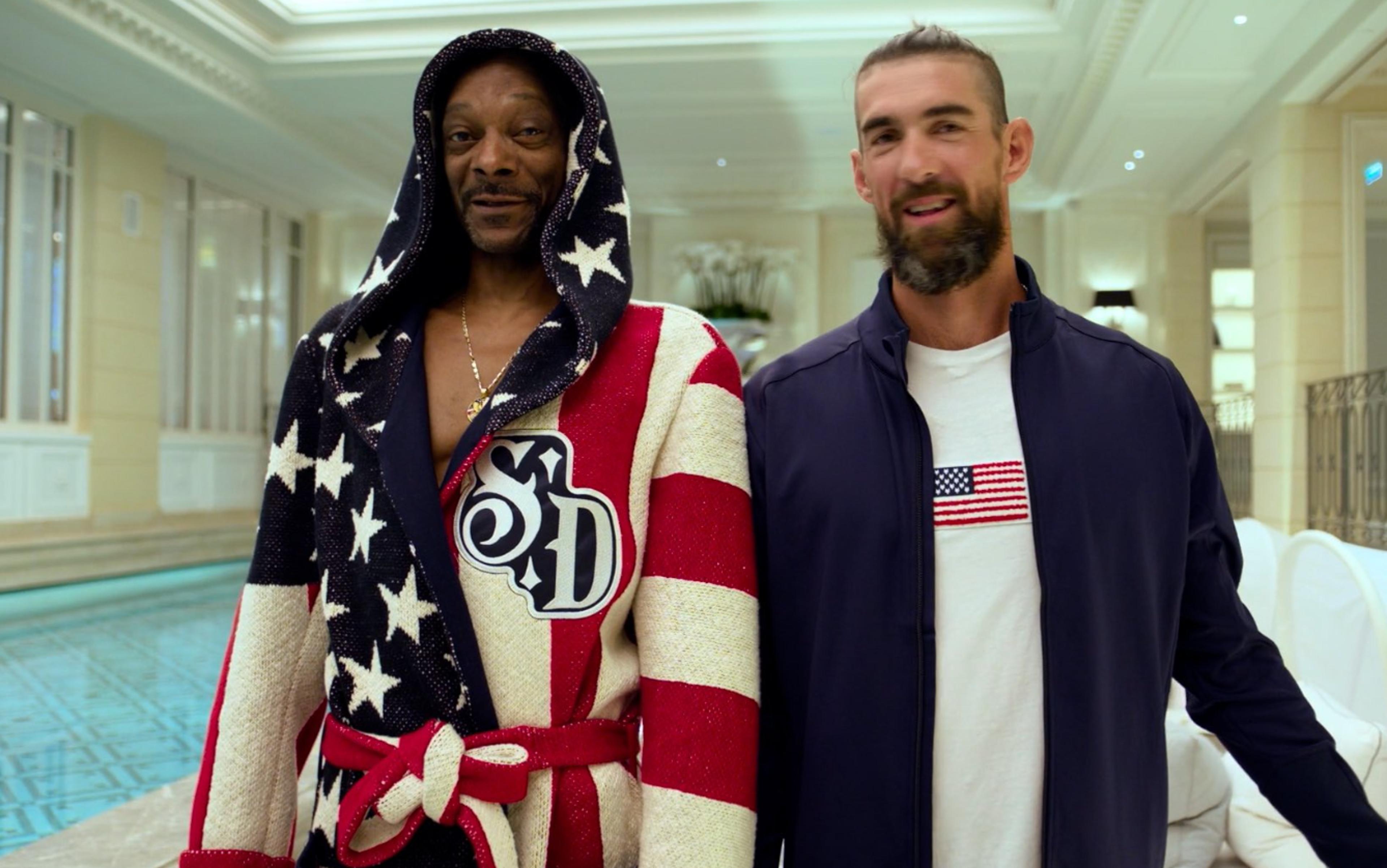 Snoop Dogg viraliza com camisas em apoio às estrelas americanas nas Olimpíadas; veja imagens