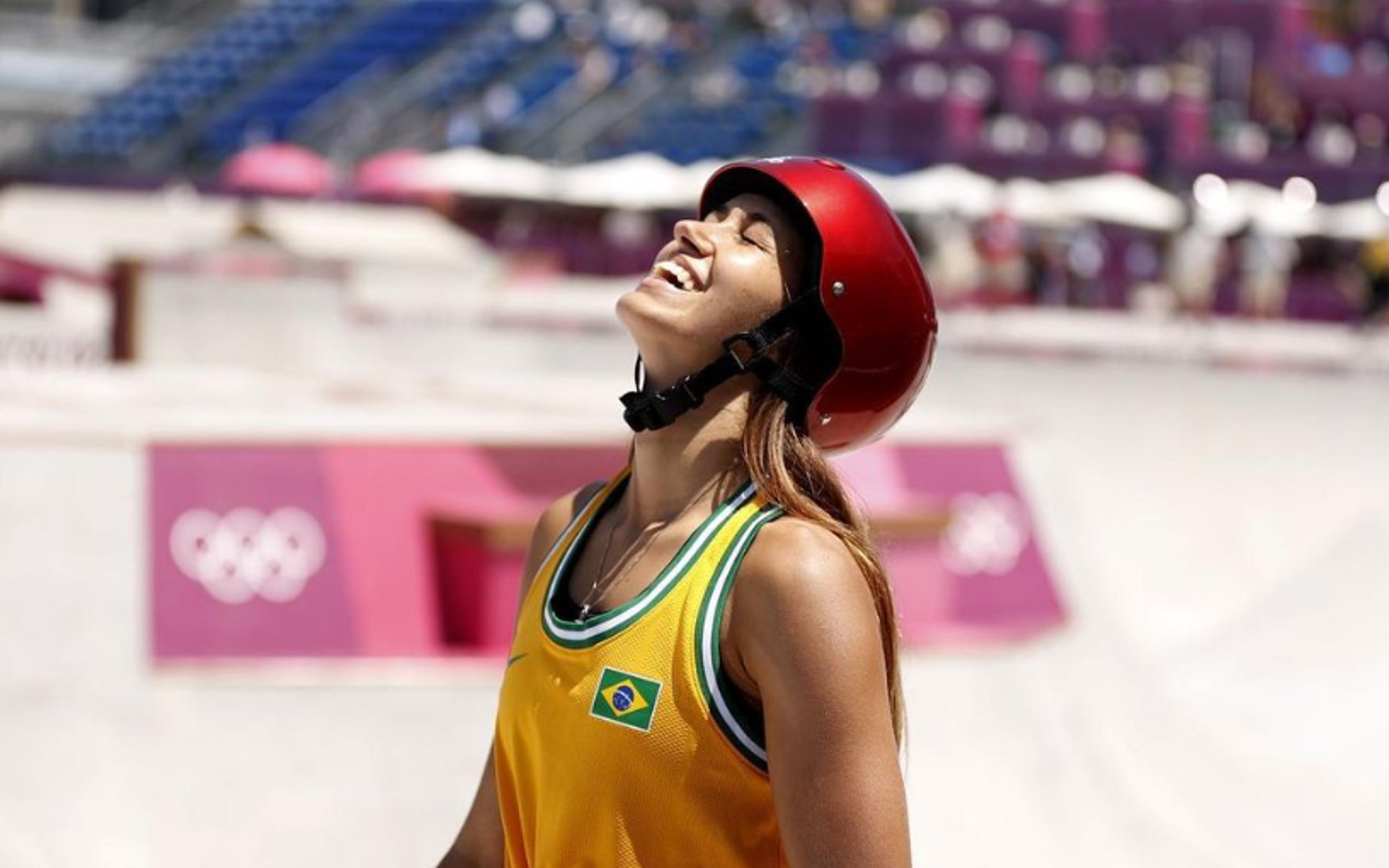 Brasileira Dora Varella elimina compatriota e garante vaga na final do skate park feminino