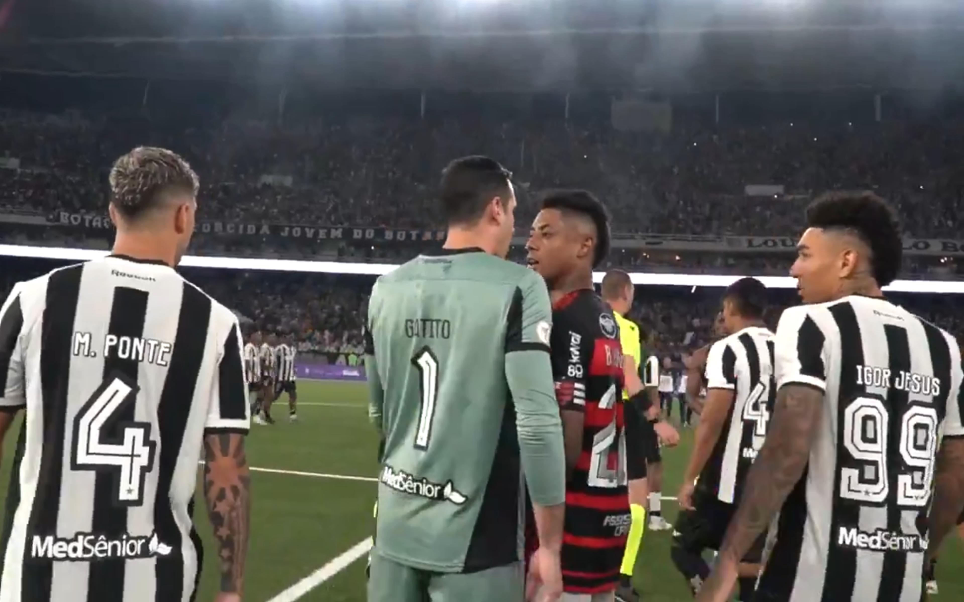 Dublador revela detalhes da discussão entre Bruno Henrique, Gatito e Marlon Freitas ao final de Botafogo x Flamengo