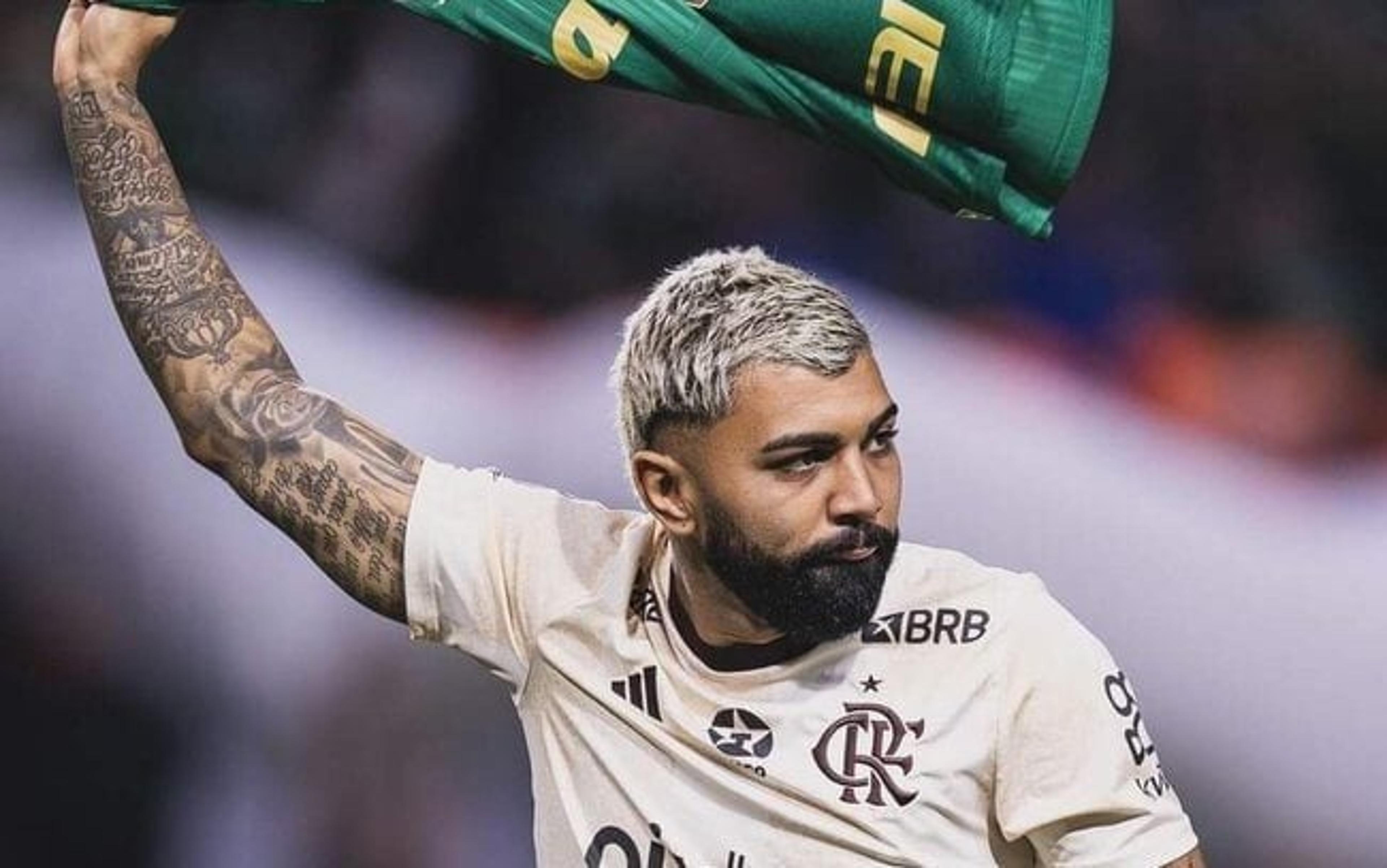 Gabigol balança camisa do Palmeiras e torcida do Flamengo fica na bronca: ‘Vaza’