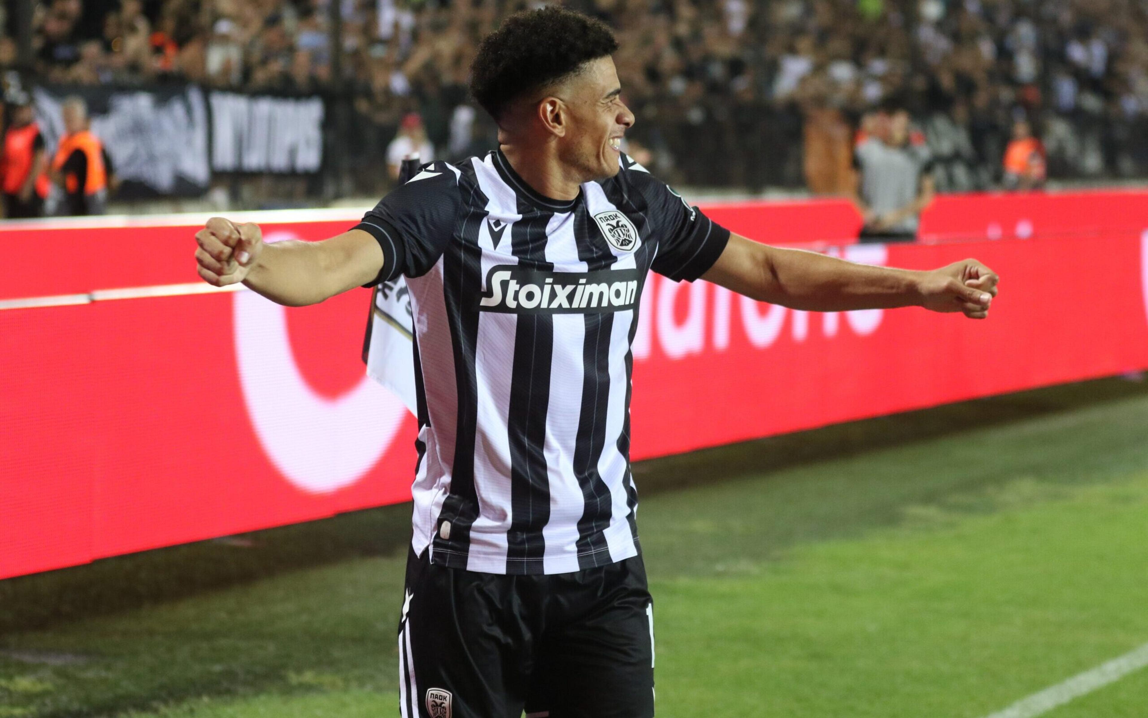 Com golaço de Taison, PAOK goleia o Shamrock Rovers nos playoffs da Europa League