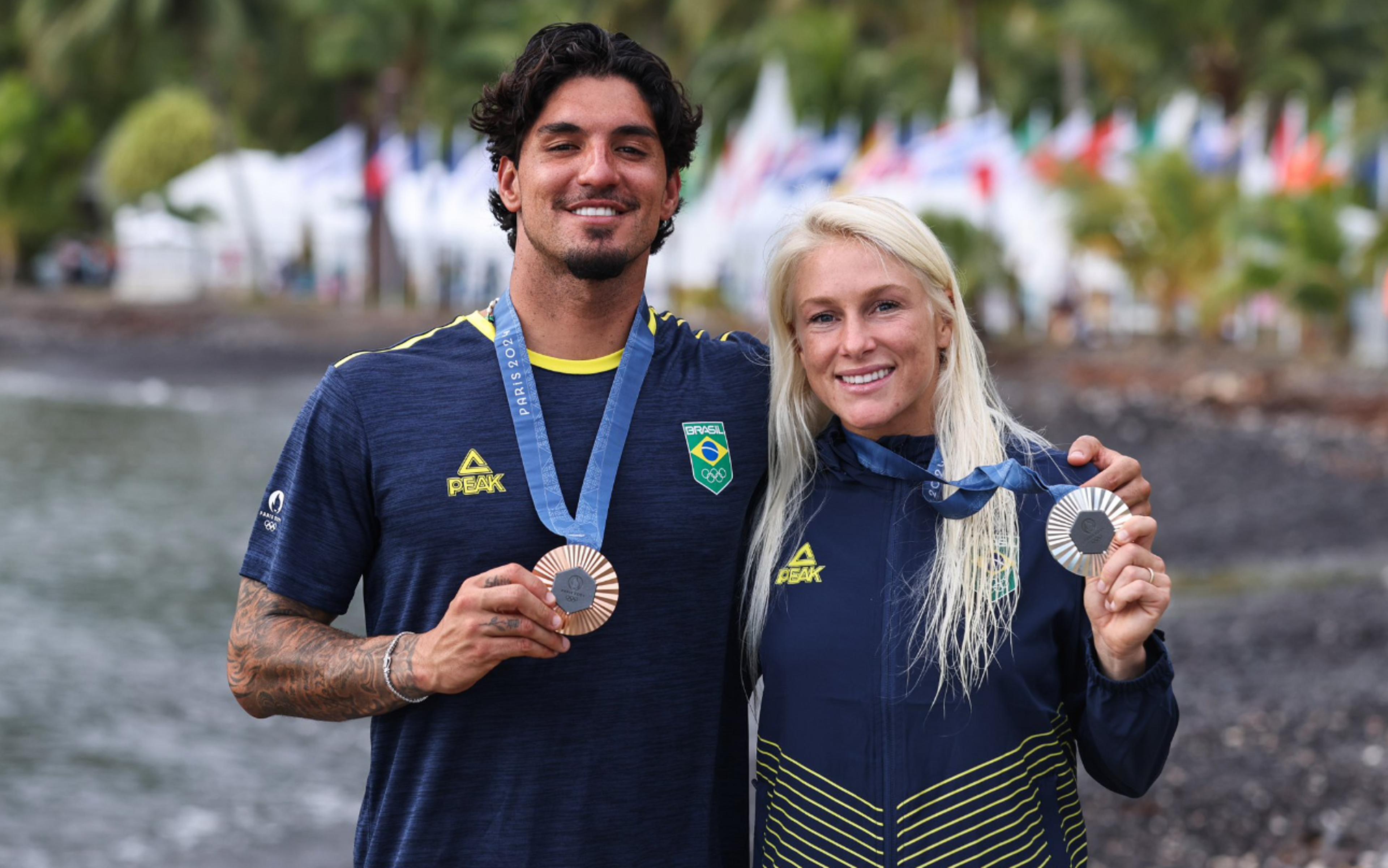 Como está a situação de Gabriel Medina e Tatiana Weston-Webb na atual temporada da WSL?