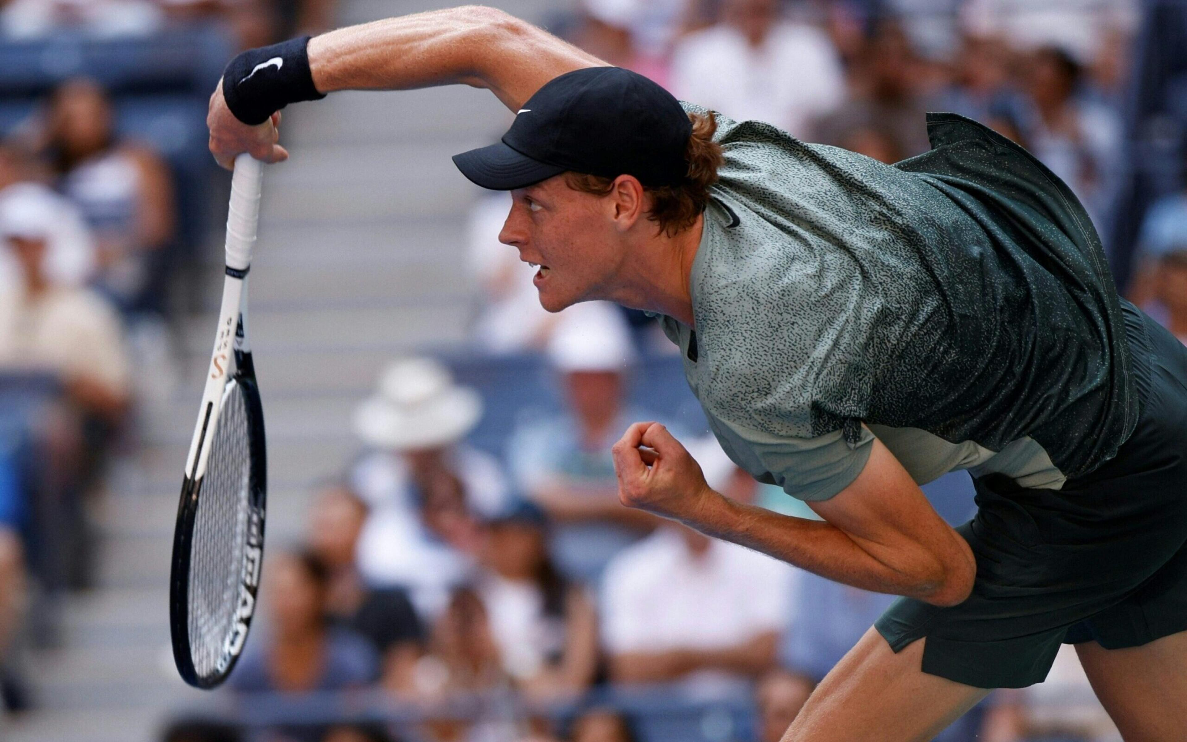 Sinner é vaiado, começa mal, mas vira na estreia no US Open