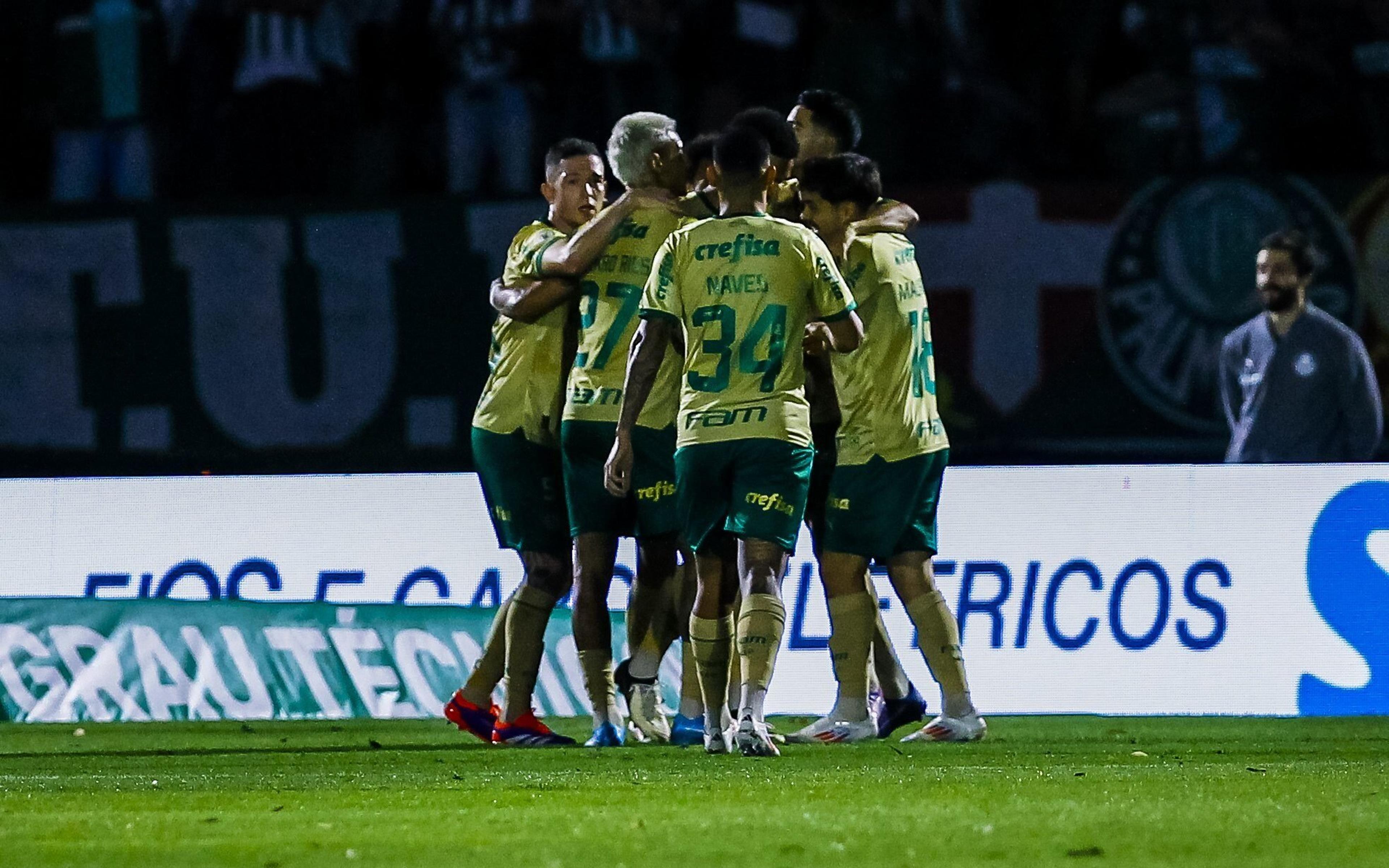 Estêvão comanda goleada, e Palmeiras amassa Cuiabá após eliminação na Libertadores