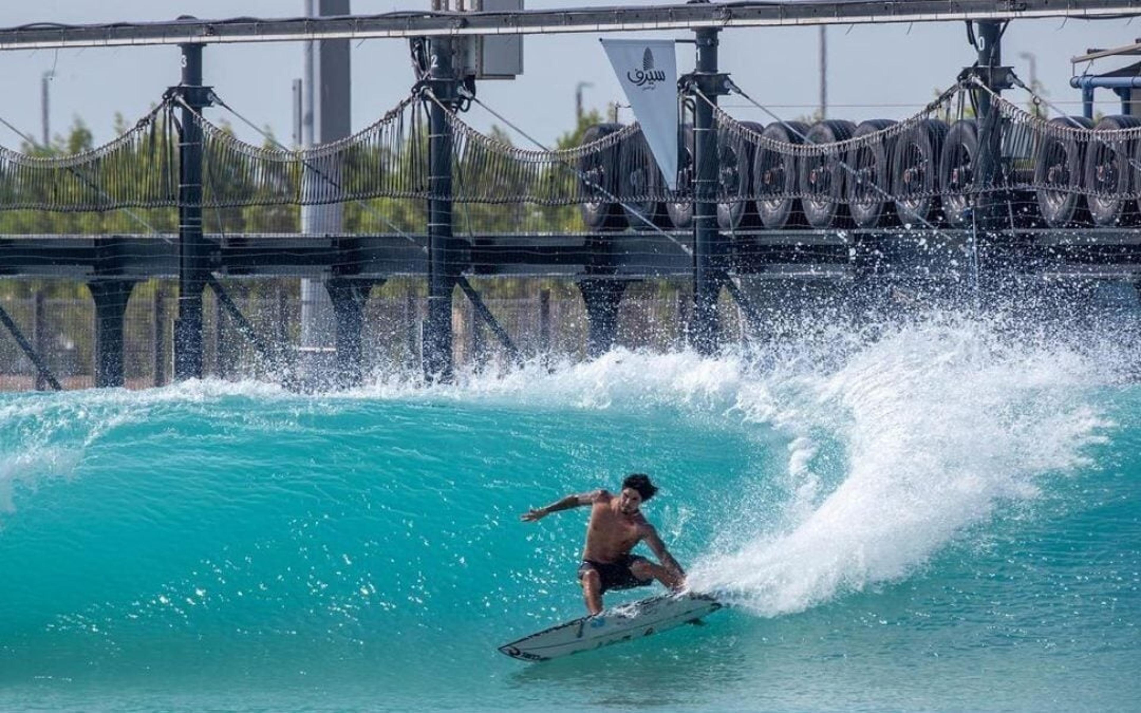 Circuito da WSL de 2025 terá piscina de ondas artificiais