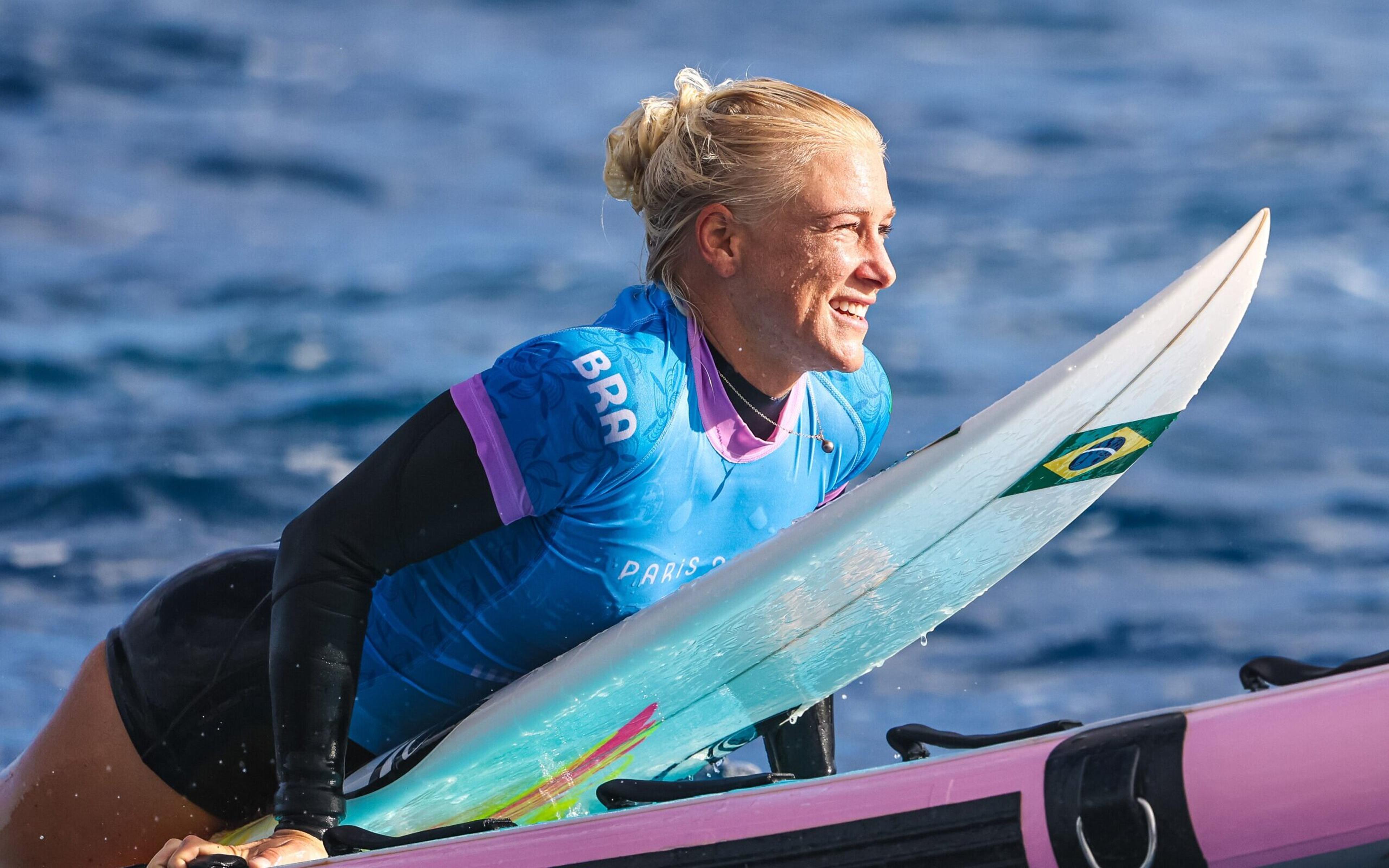 Quem é Tatiana Weston-Webb, brasileira medalhista olímpica no surfe?