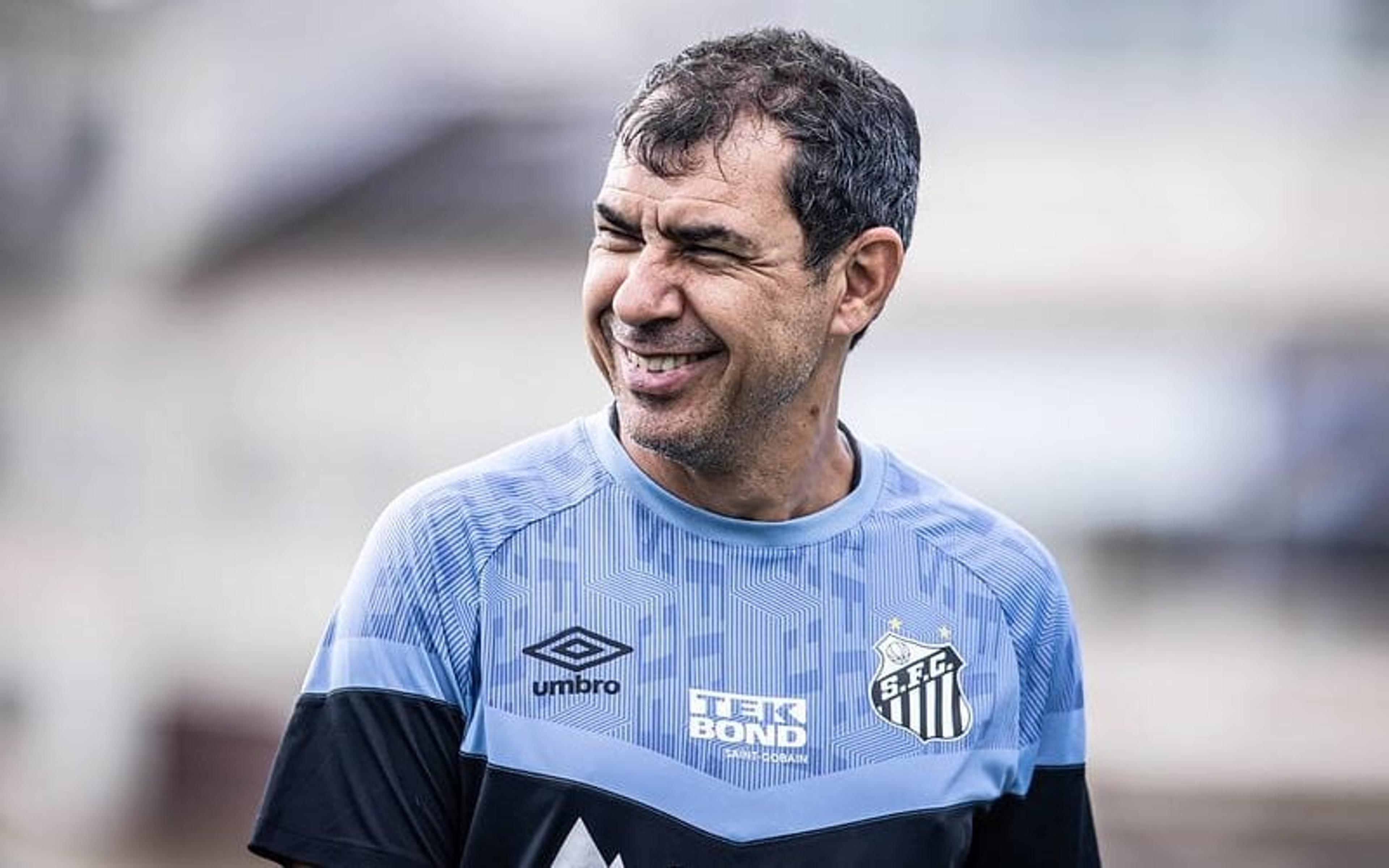 Carille pode ter que improvisar na lateral do Santos