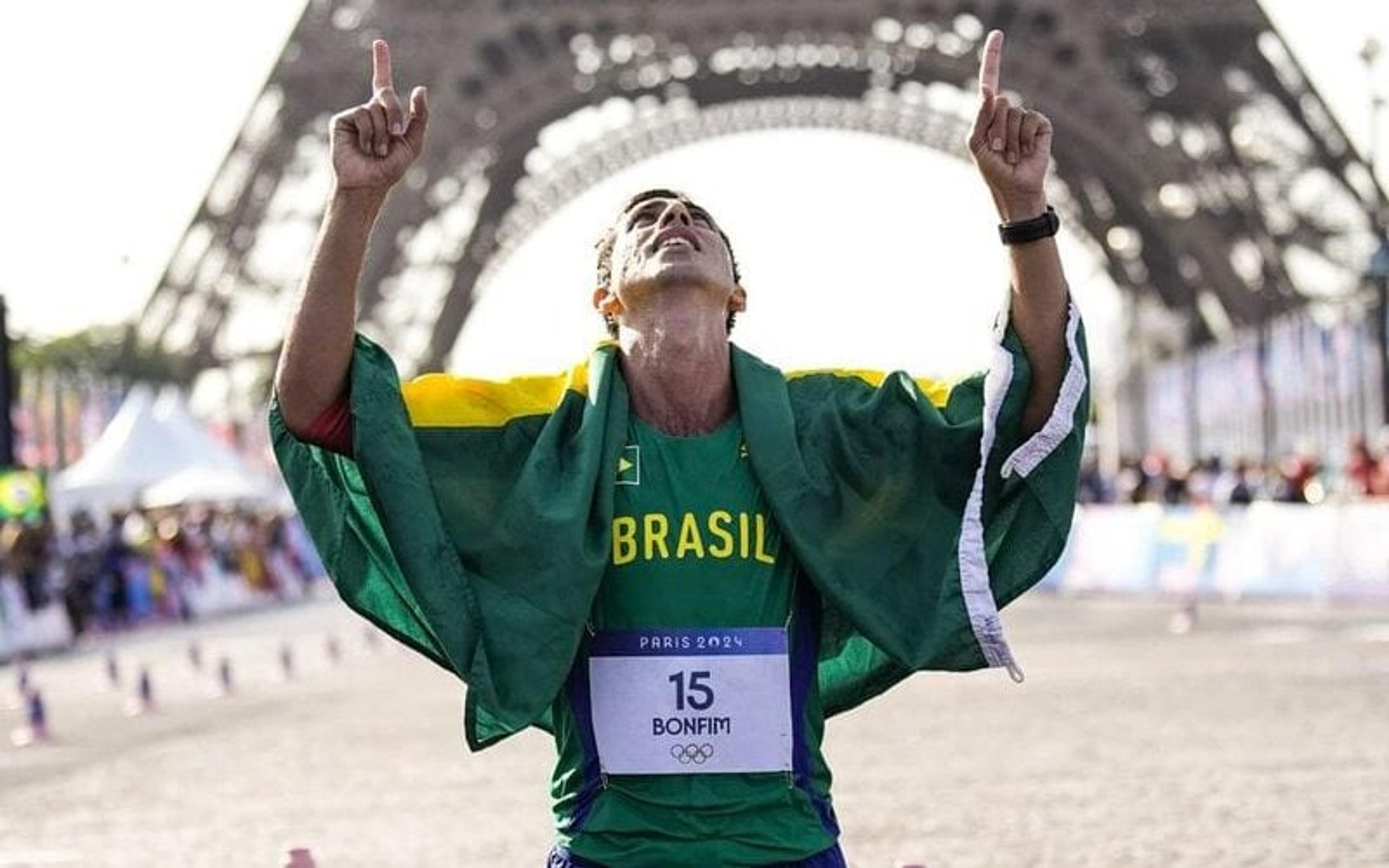 Quanto Caio Bonfim recebeu pela medalha de prata nas Olimpíadas?